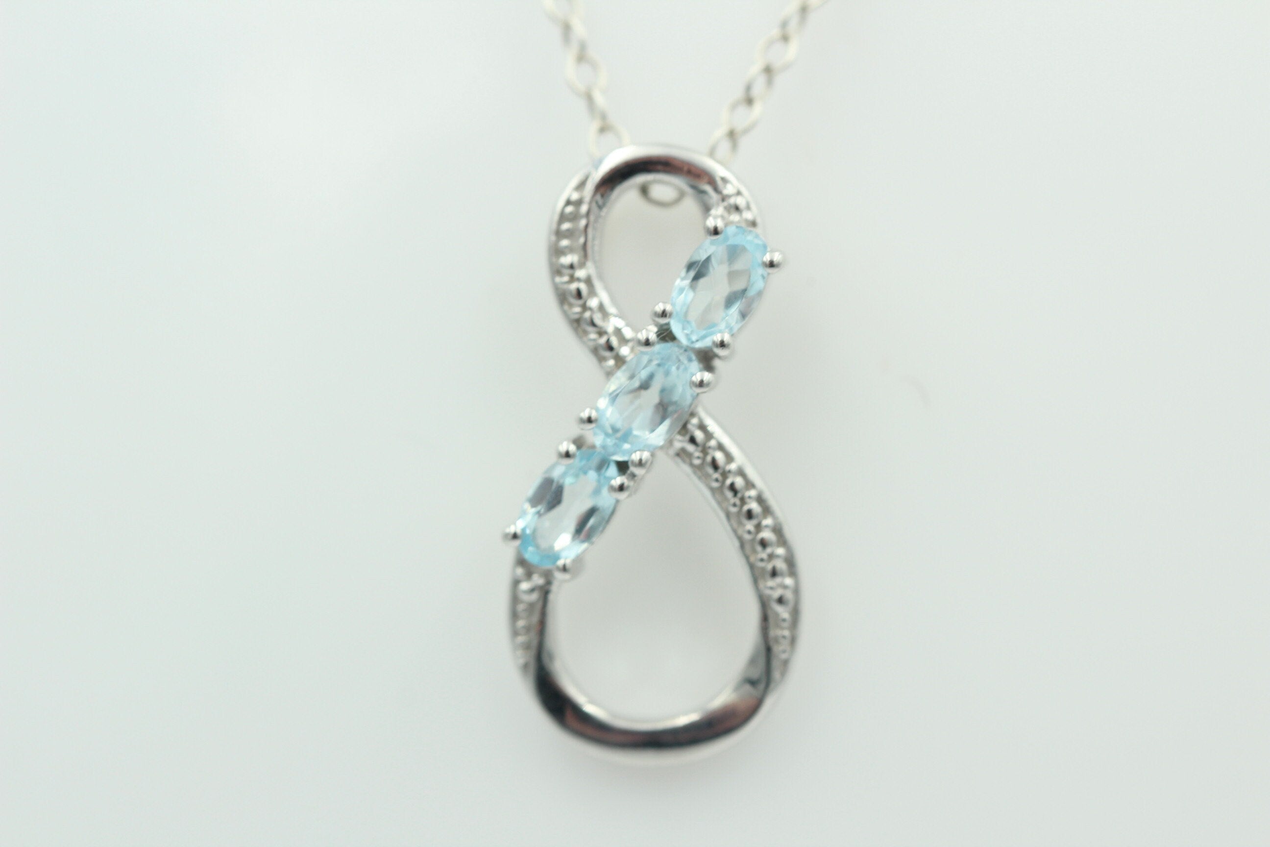 0,72 Carat Blautopas Anhänger Unendlichkeit 925 Silber Infinity