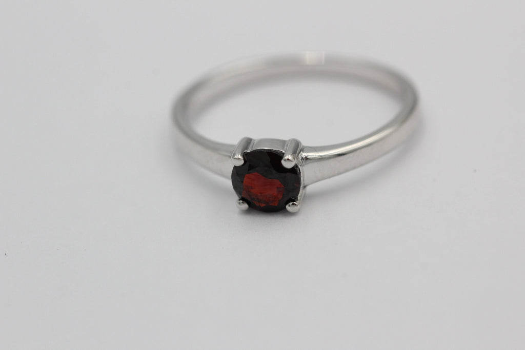 Edler 1,15 Carat Granat Ring 925 Silber Fingerring blutrot  9 / 16 / 60