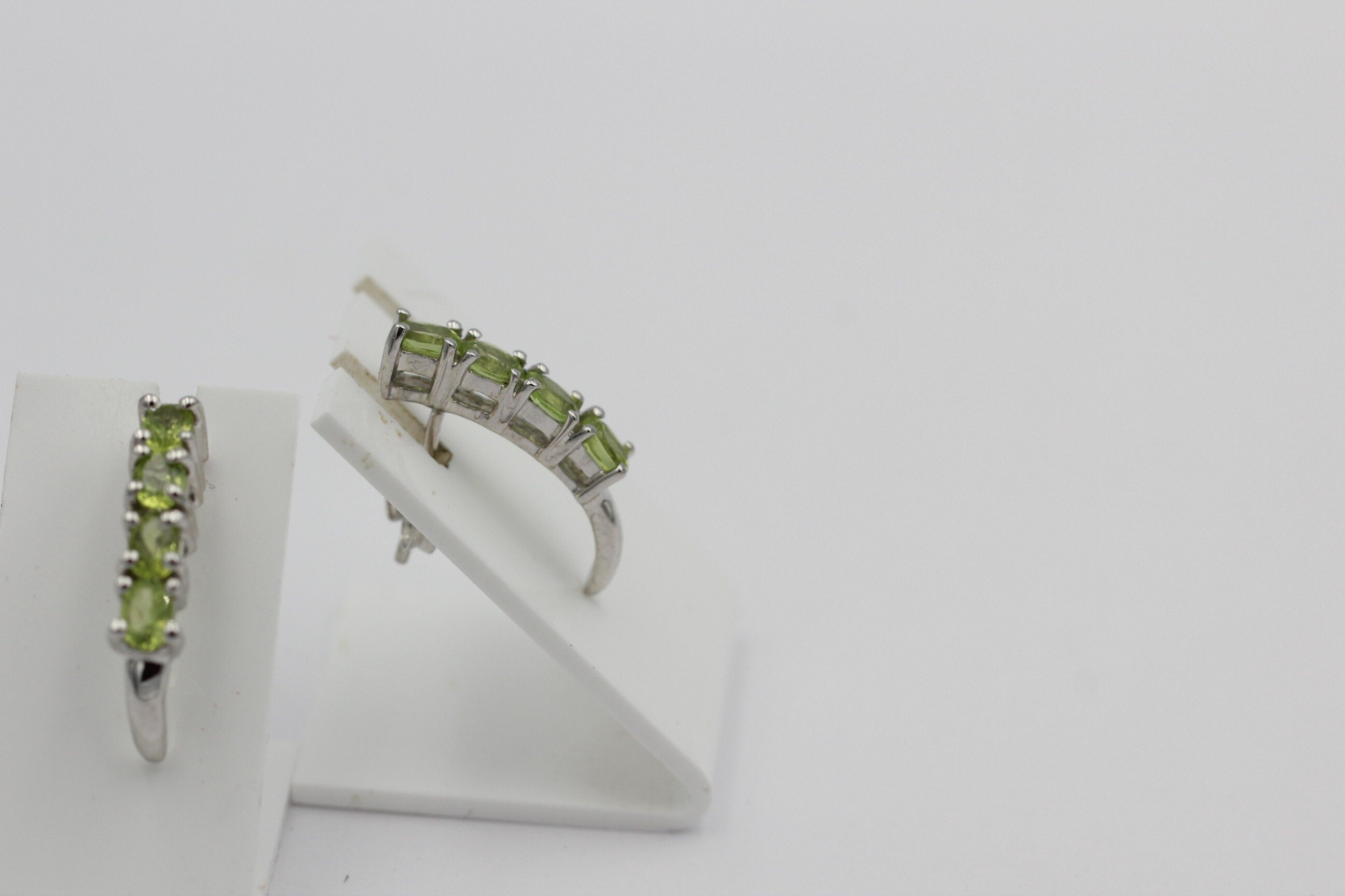 Edle 1,52 Carat Peridot Ohrstecker 925 Silber maigrüner Olivin Ohrschmuck