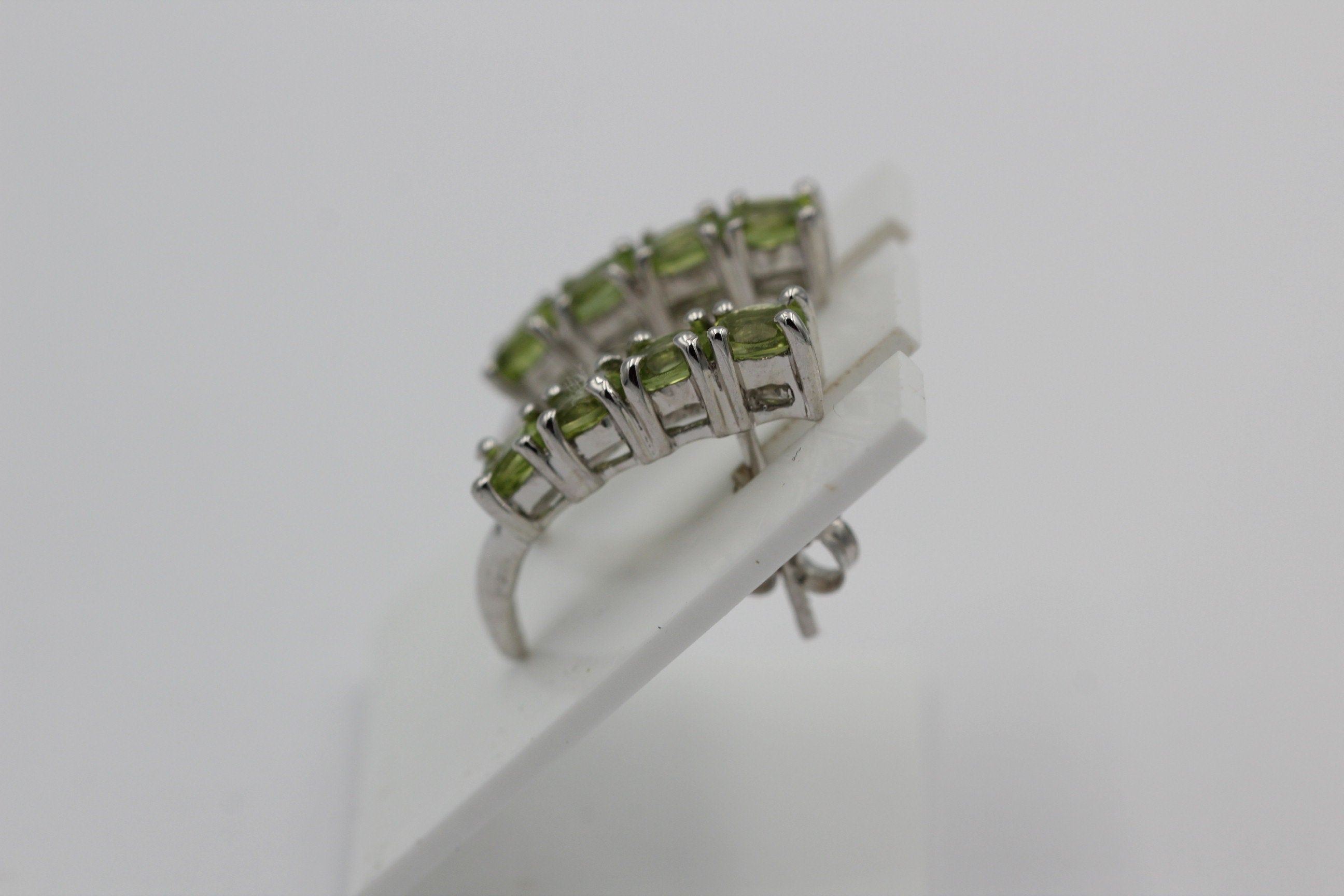 Edle 1,52 Carat Peridot Ohrstecker 925 Silber maigrüner Olivin Ohrschmuck