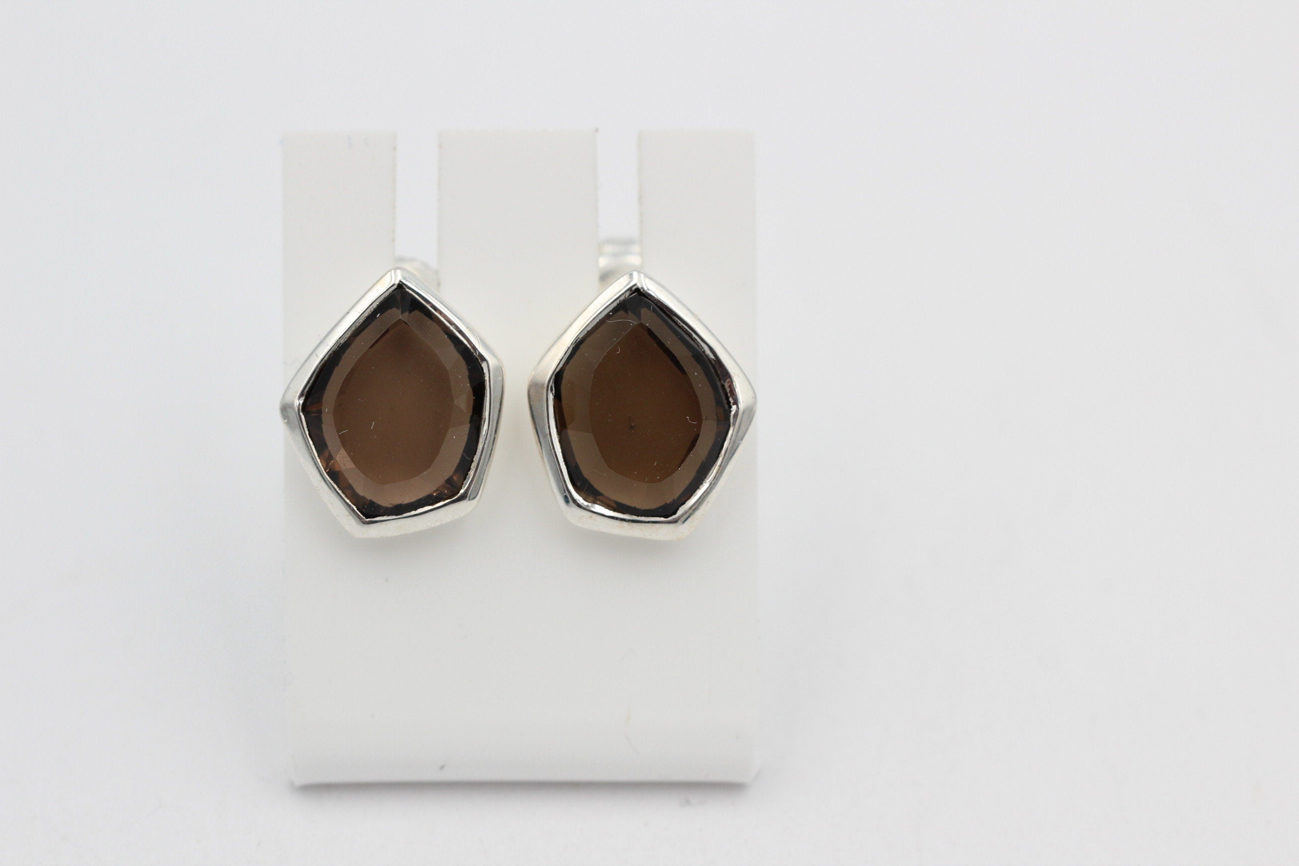Campur Design 6,9 Carat Rauchquarz Ohstecker 925 Silber Pentagon Schliff Top