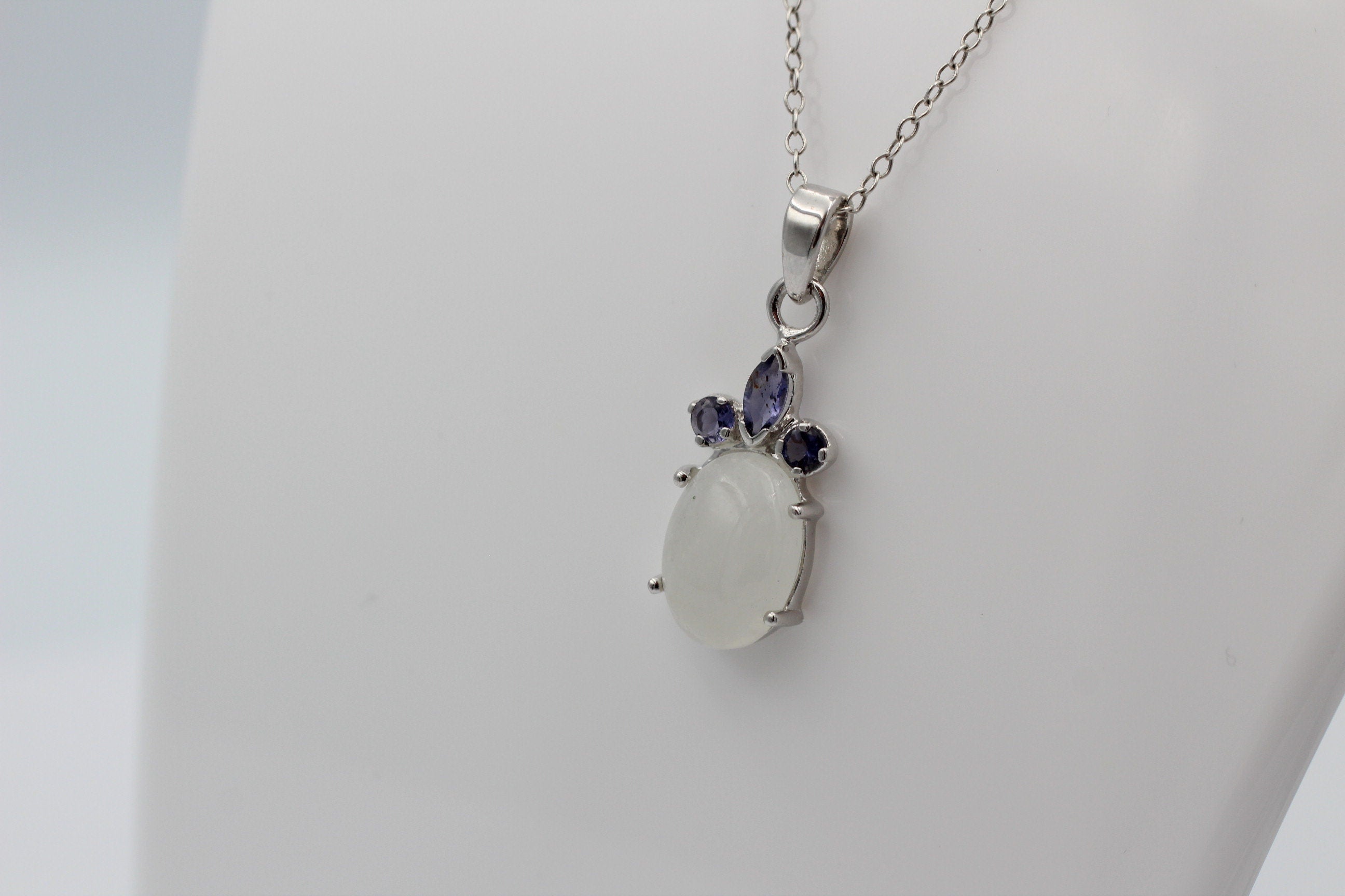6,25 Carat Mondstein Iolith Anhänger 925 Silber Collier Kette Wassersaphir Top