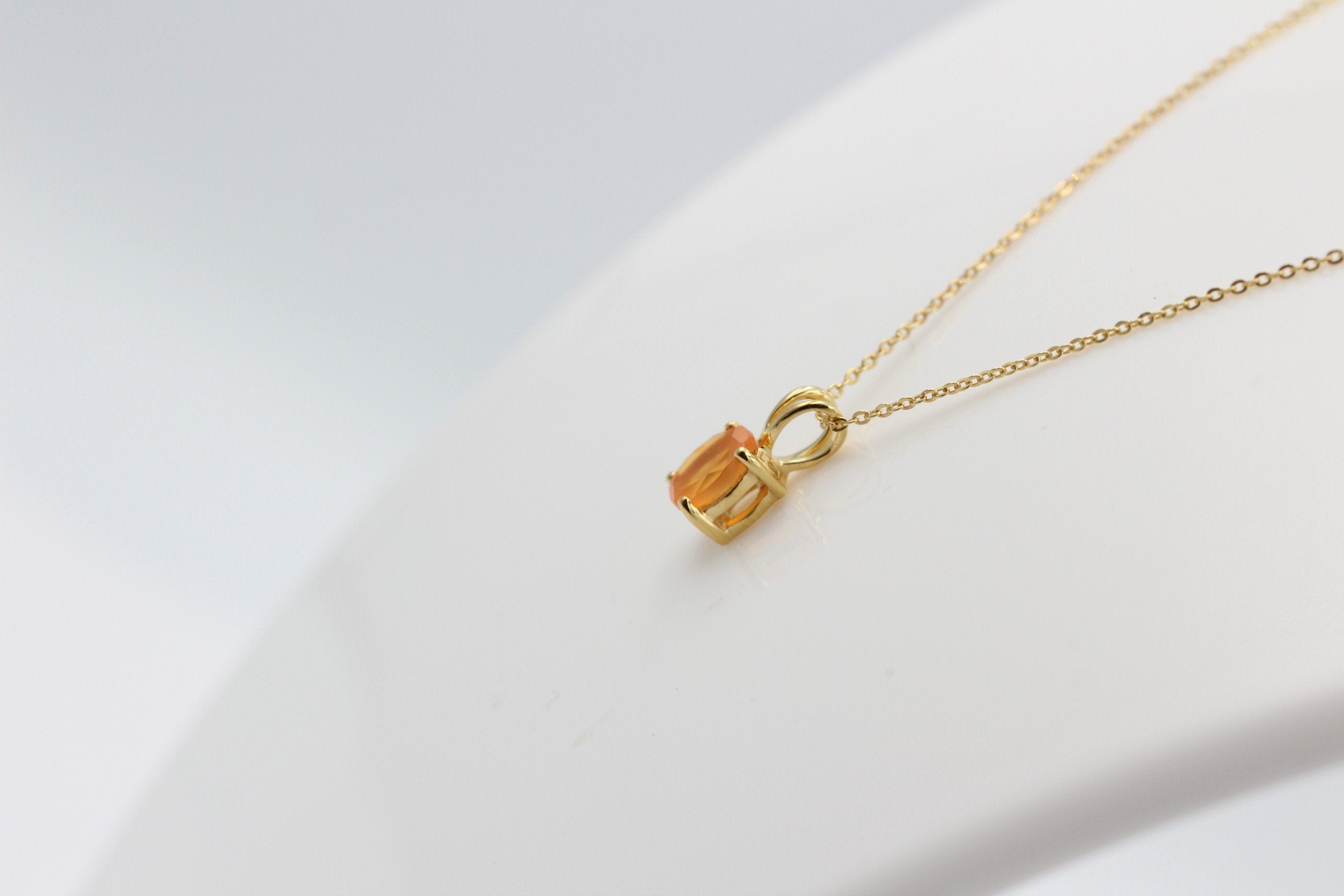 0,75 Carat leuchtender Carneol Anhänger 925 Silber Collier Kette vergoldet