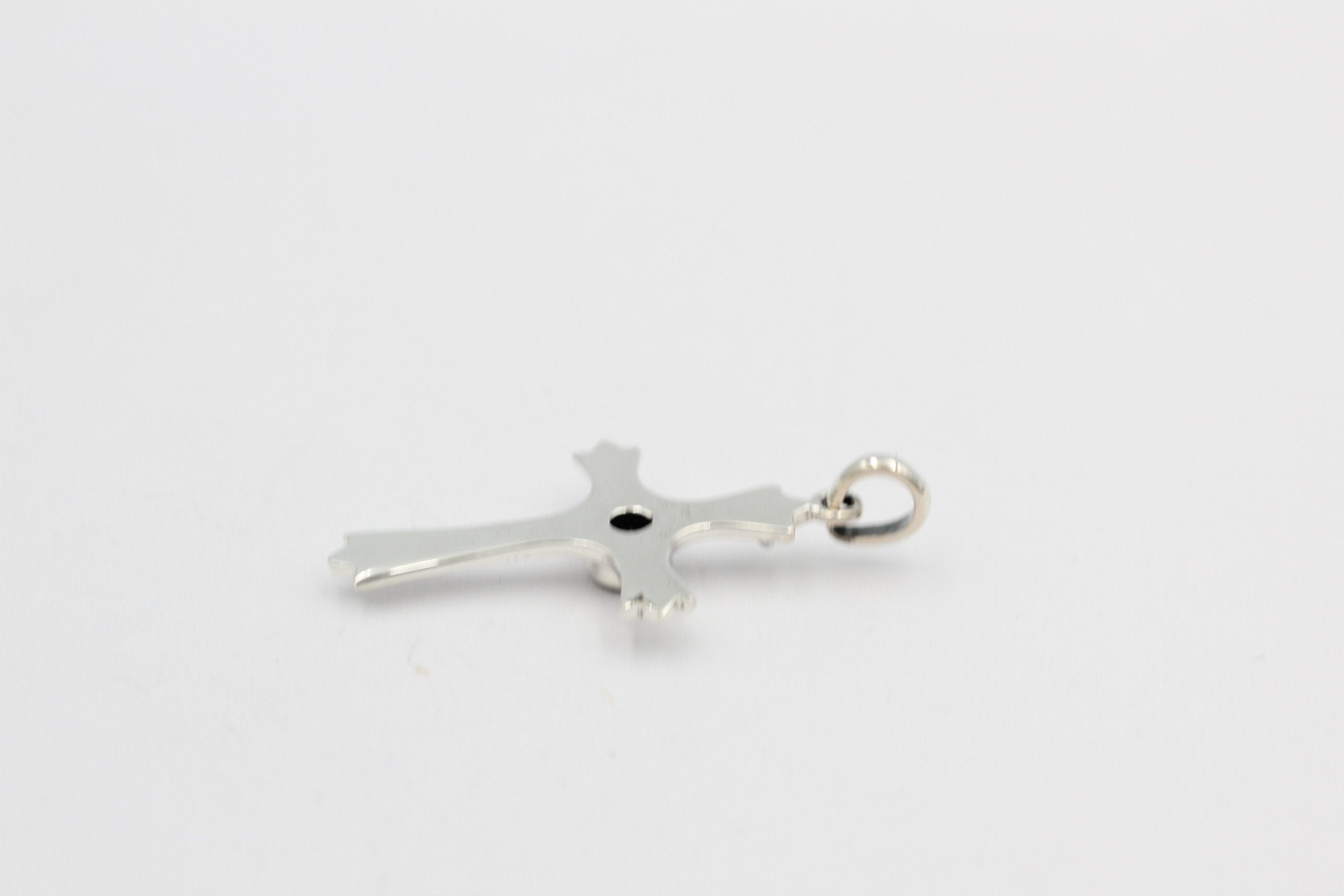0,36 Carat Iolith Kreuz Anhänger 925 Silber Wassersaphir Luchssaphir