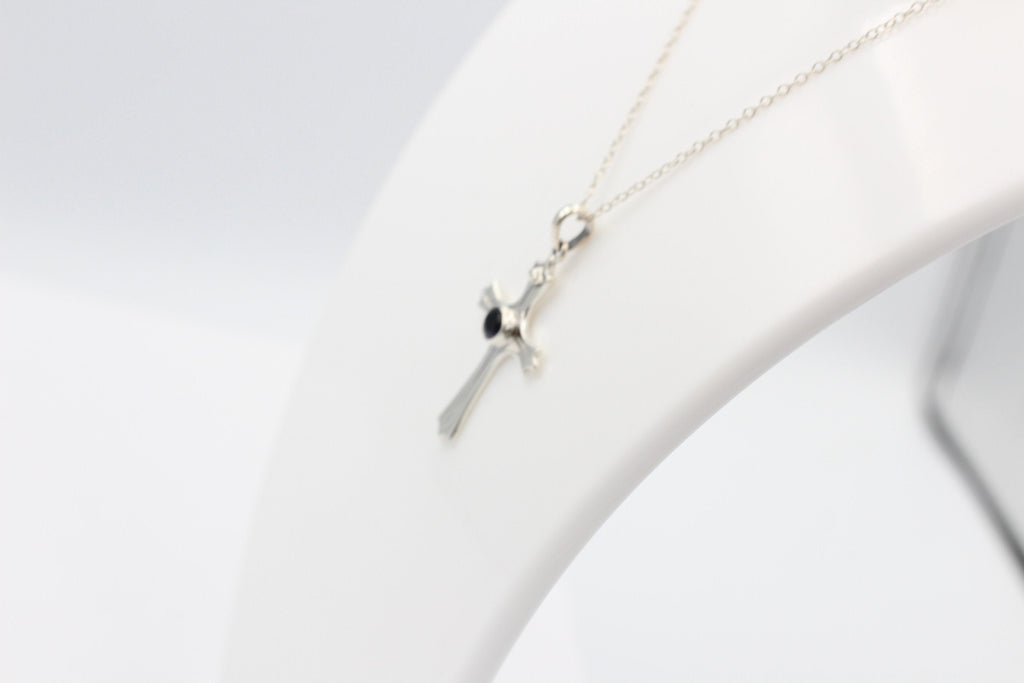0,36 Carat Iolith Kreuz Anhänger 925 Silber Wassersaphir Luchssaphir