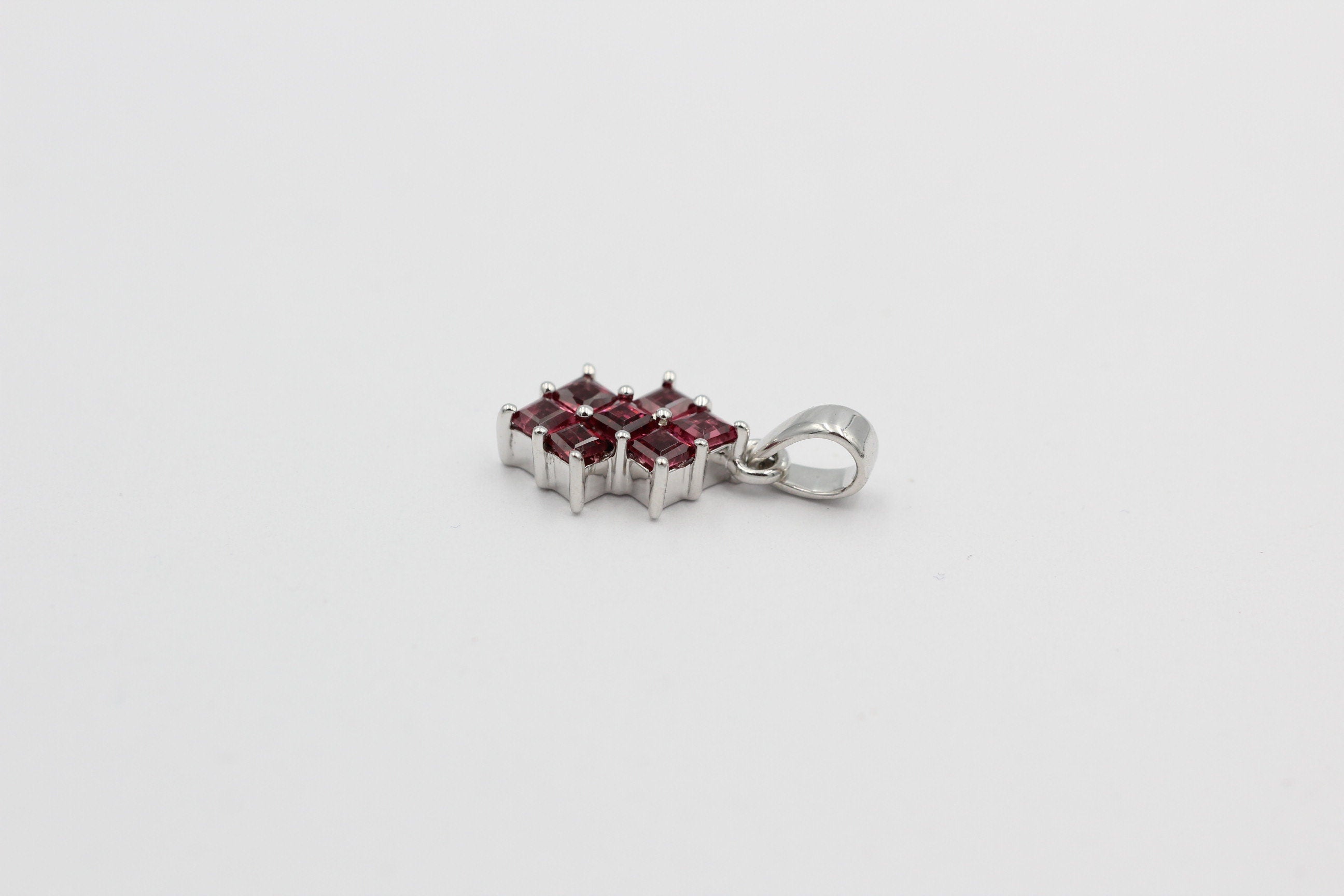 Edler 1,9 Granat Anhänger 925 Silber  blutroter Granat Top Edel