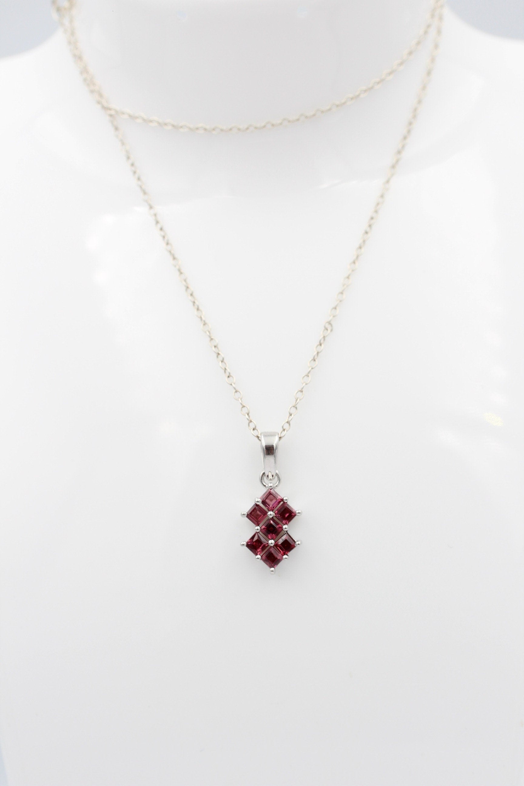 Edler 1,9 Granat Anhänger 925 Silber  blutroter Granat Top Edel