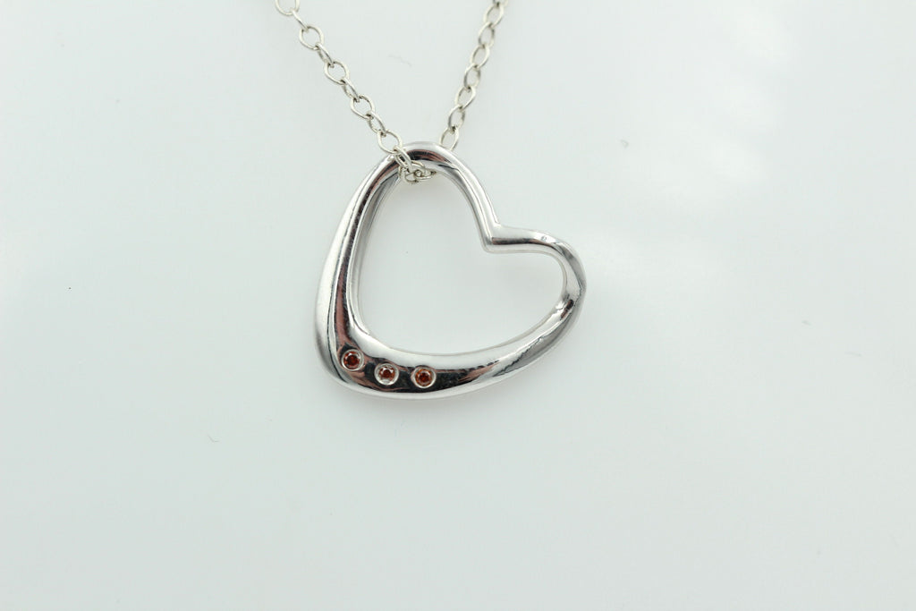 Edler 0,03 Carat roter Diamant Herzanhänger 925 Silber Herz Collier Kette