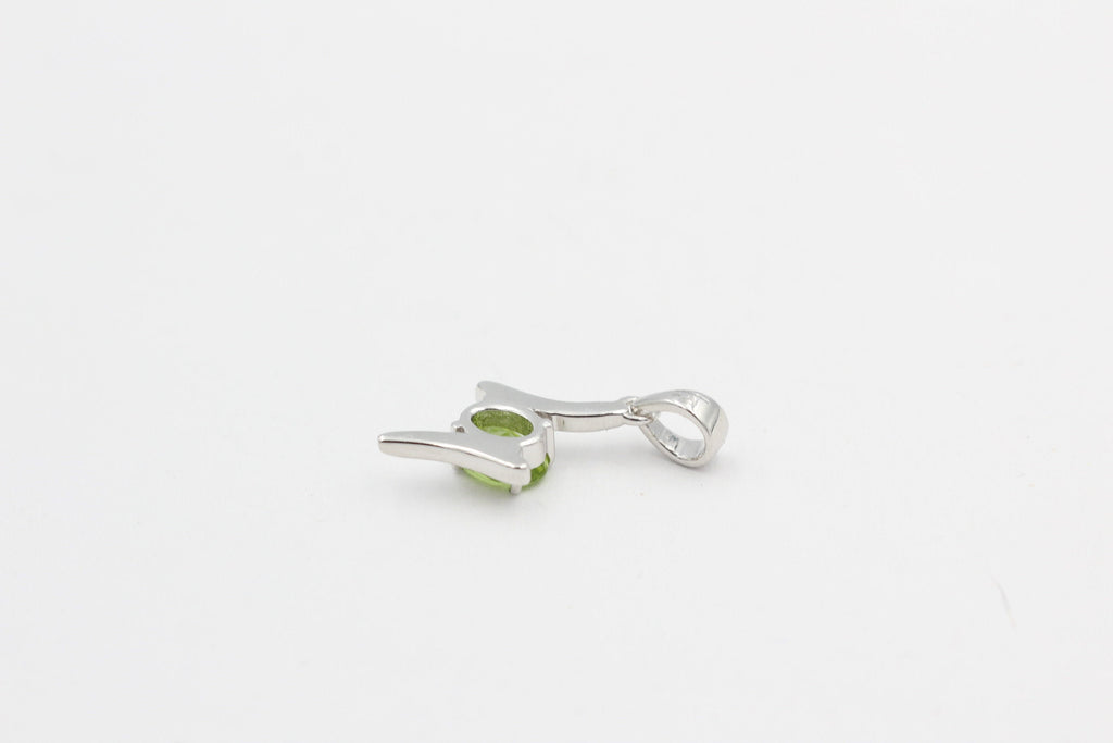 Edler 0,72 Carat maigrüner  Peridot Anhänger 925 Silber Collier Kette OIivin