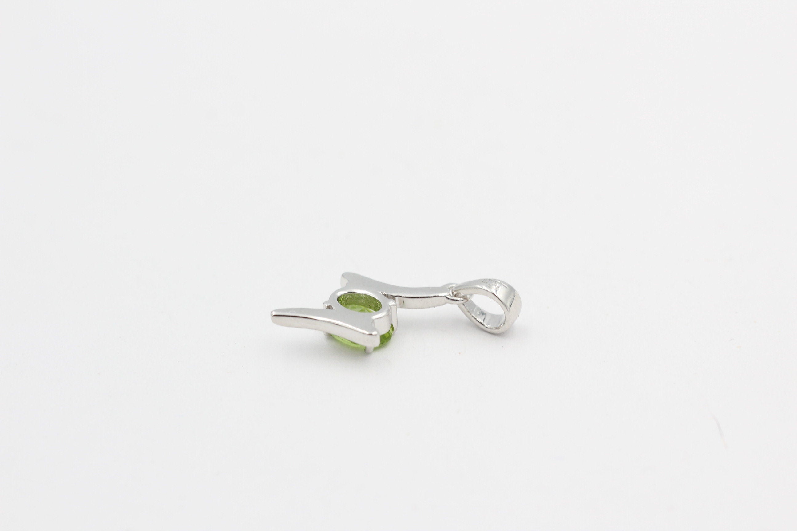 Edler 0,72 Carat maigrüner  Peridot Anhänger 925 Silber Collier Kette OIivin