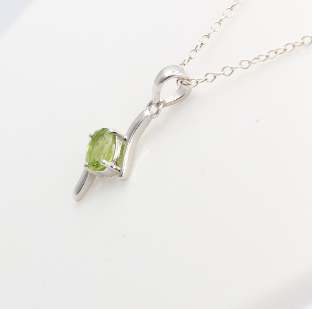 Edler 0,72 Carat maigrüner  Peridot Anhänger 925 Silber Collier Kette OIivin