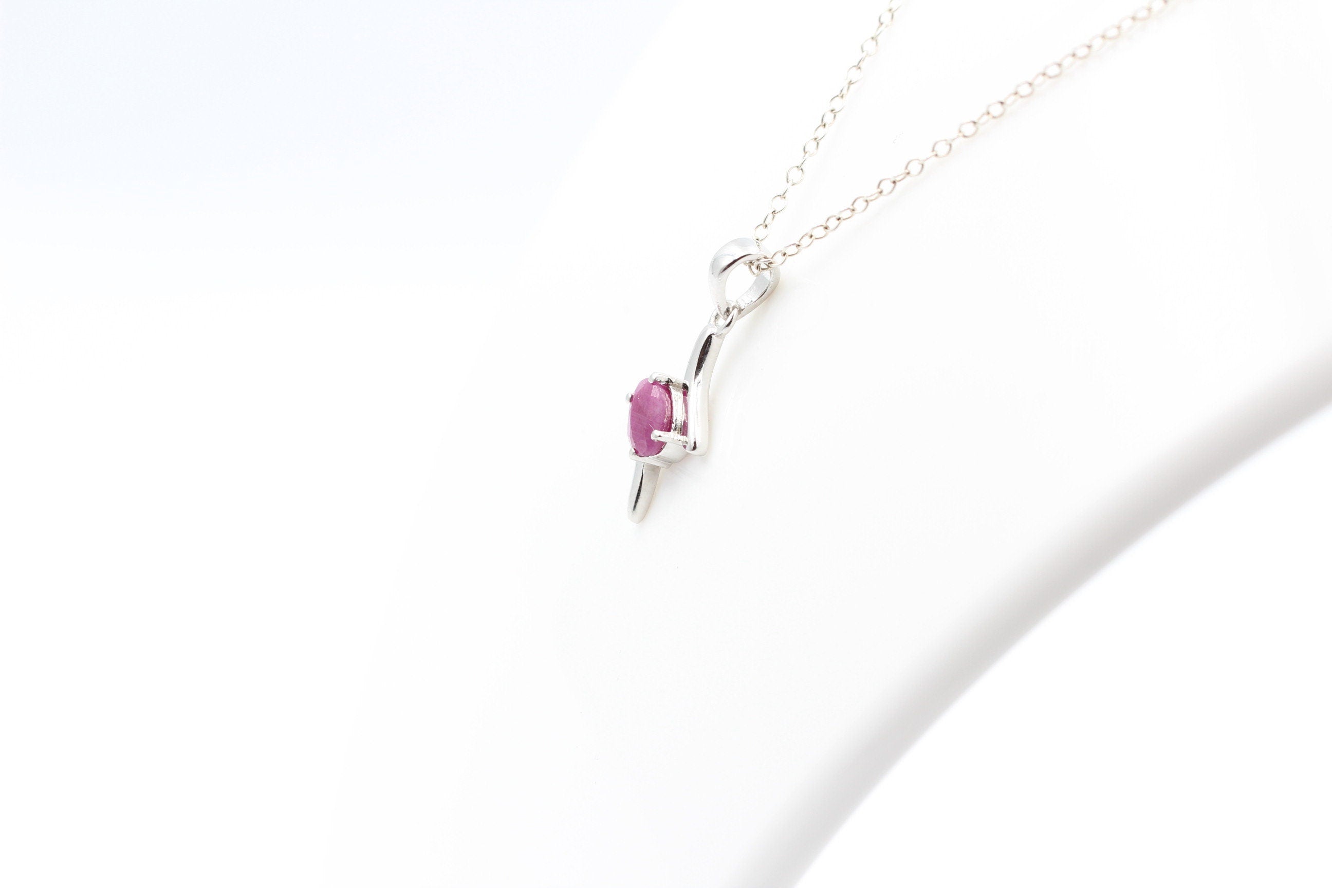 0,72 Carat Rubin Anhänger 925 Silber  Rubinanhänger Schmuckstück