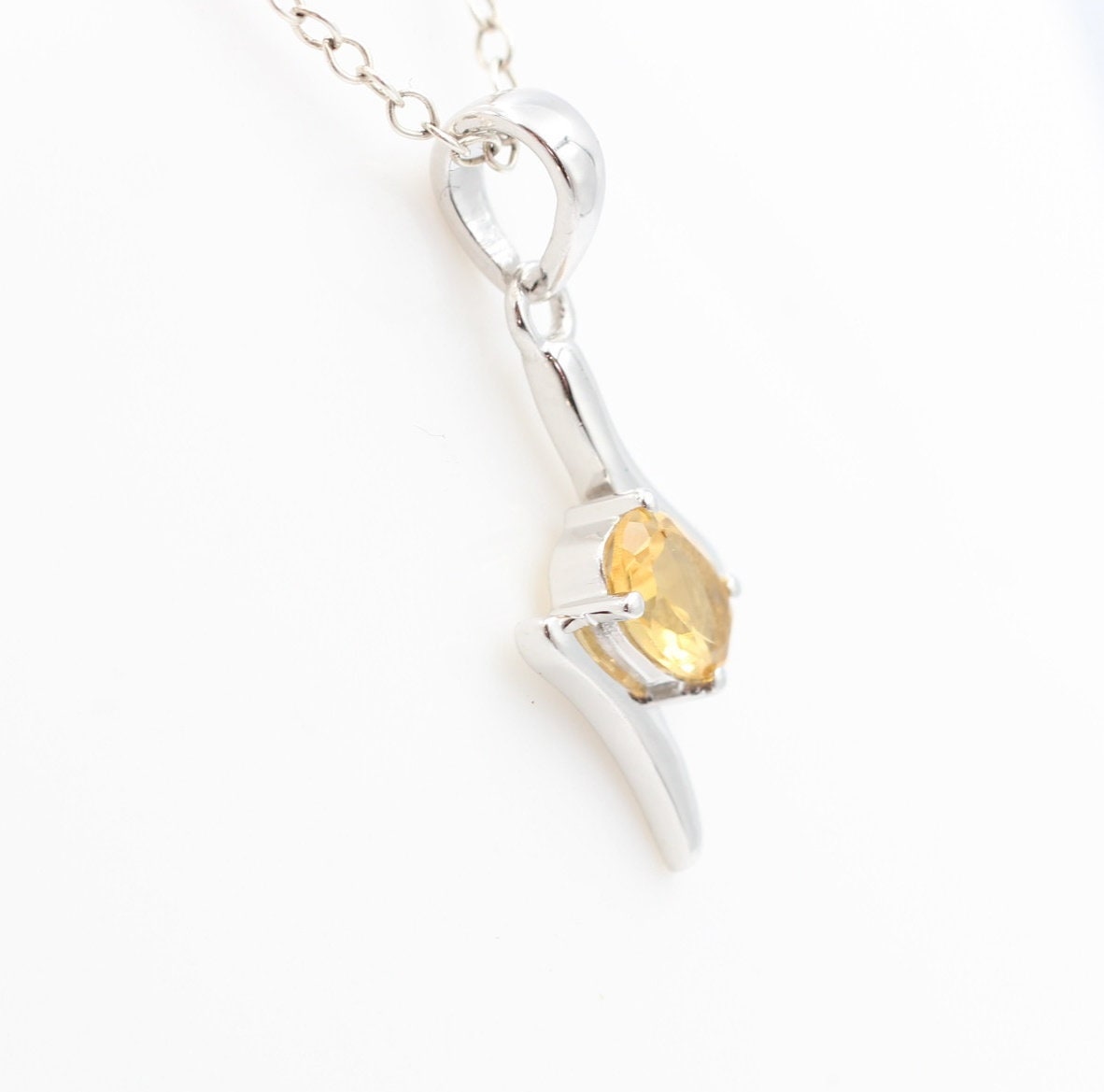0,72 Carat Citrin Anhänger 925 Silber   hellgelber Edelstein Top
