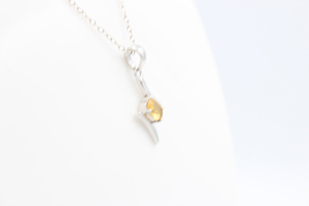 0,72 Carat Citrin Anhänger 925 Silber   hellgelber Edelstein Top