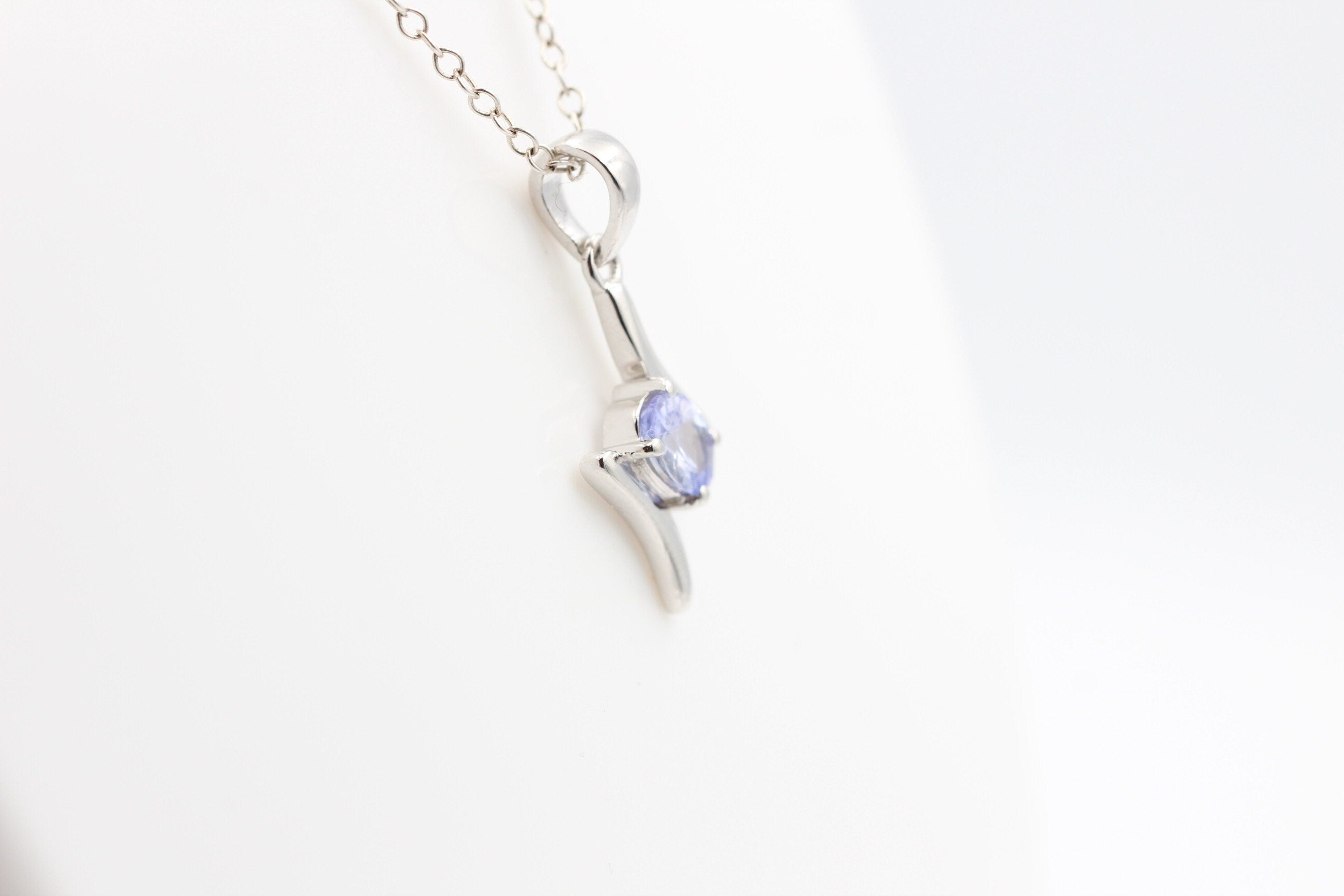 0,72 Carat Tansanit Anhänger 925 Silber Collier Kette Tansanit aus Afrika