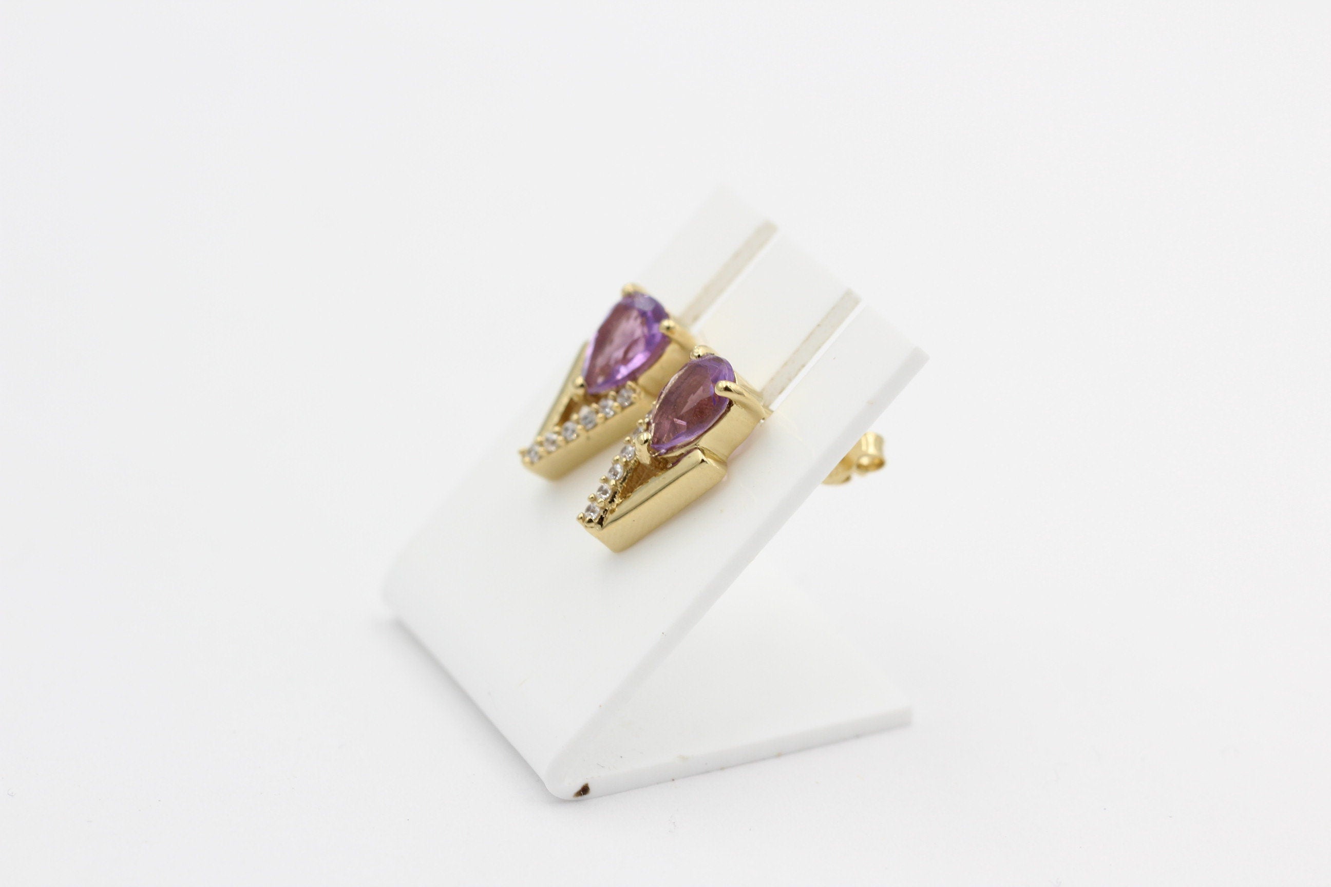 1,44 Carat brasilianischer Amethyst Design Ohrstecker 925 Silber vergoldet Top