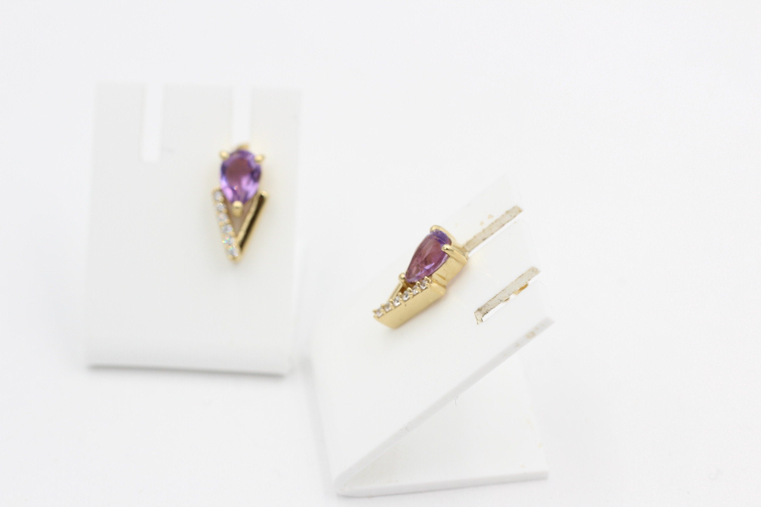 1,44 Carat brasilianischer Amethyst Design Ohrstecker 925 Silber vergoldet Top