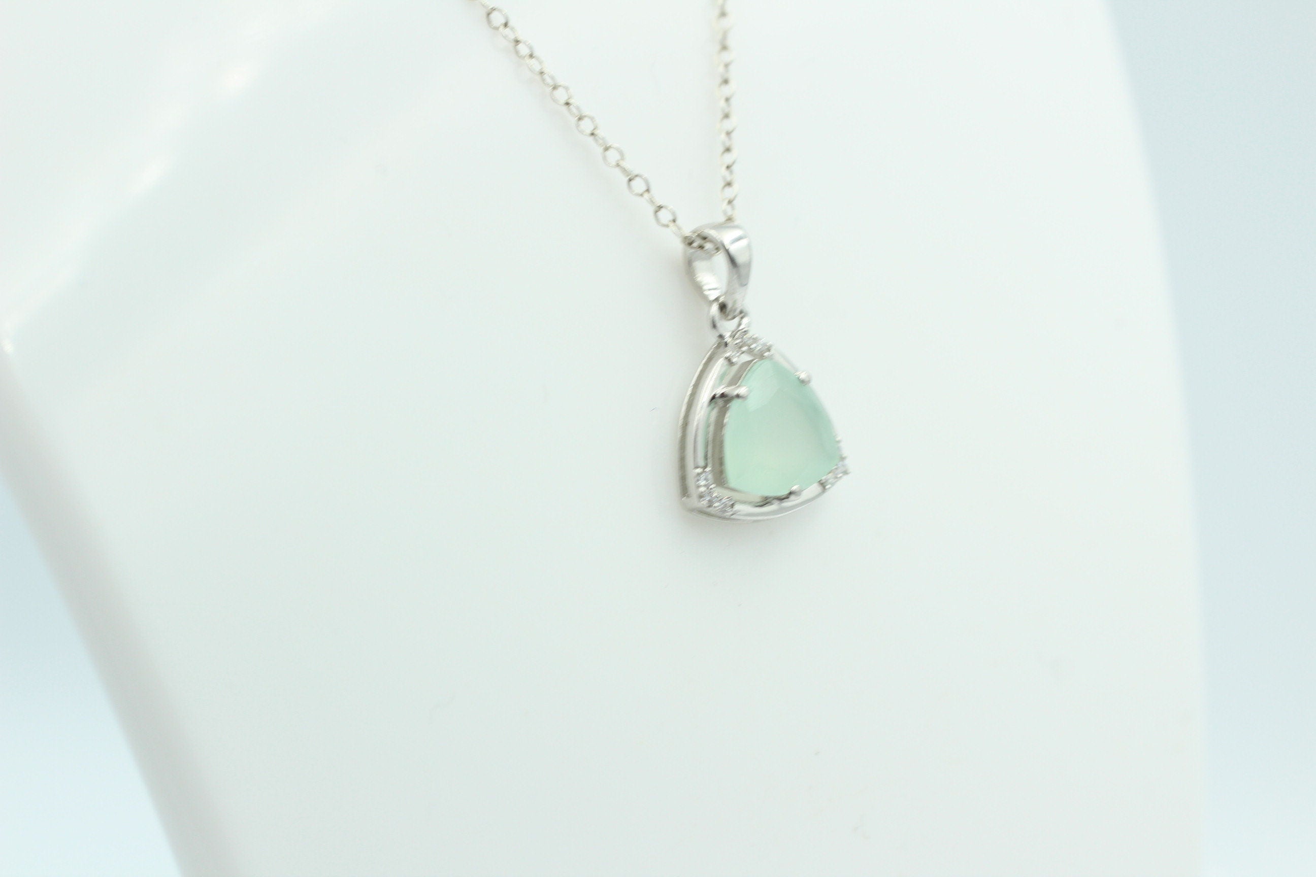 2,26 Carat Aqua Calcedon mit Zirkonia 925 Silber Kette Wassercalcedon Top