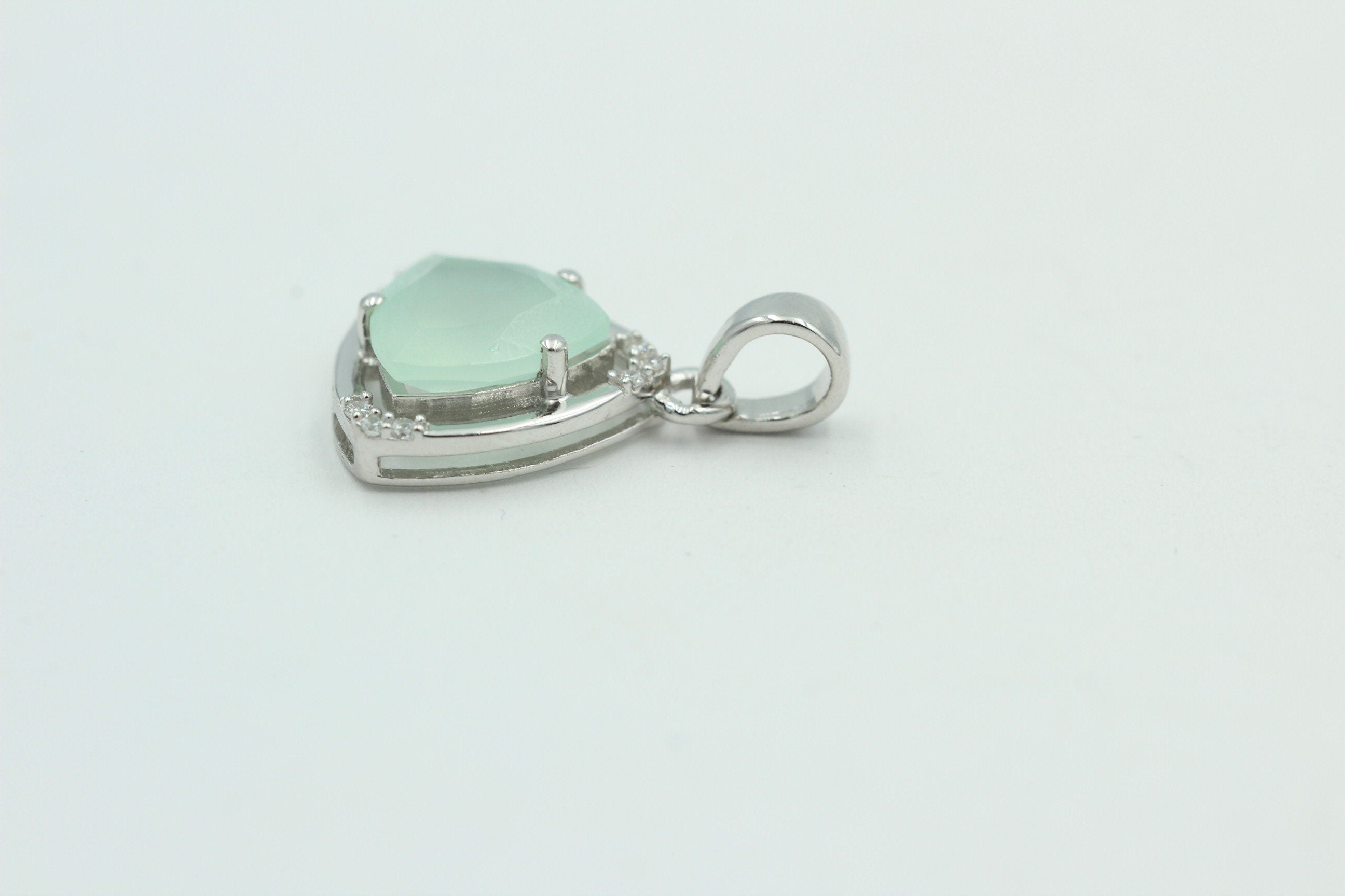 2,26 Carat Aqua Calcedon mit Zirkonia 925 Silber Kette Wassercalcedon Top