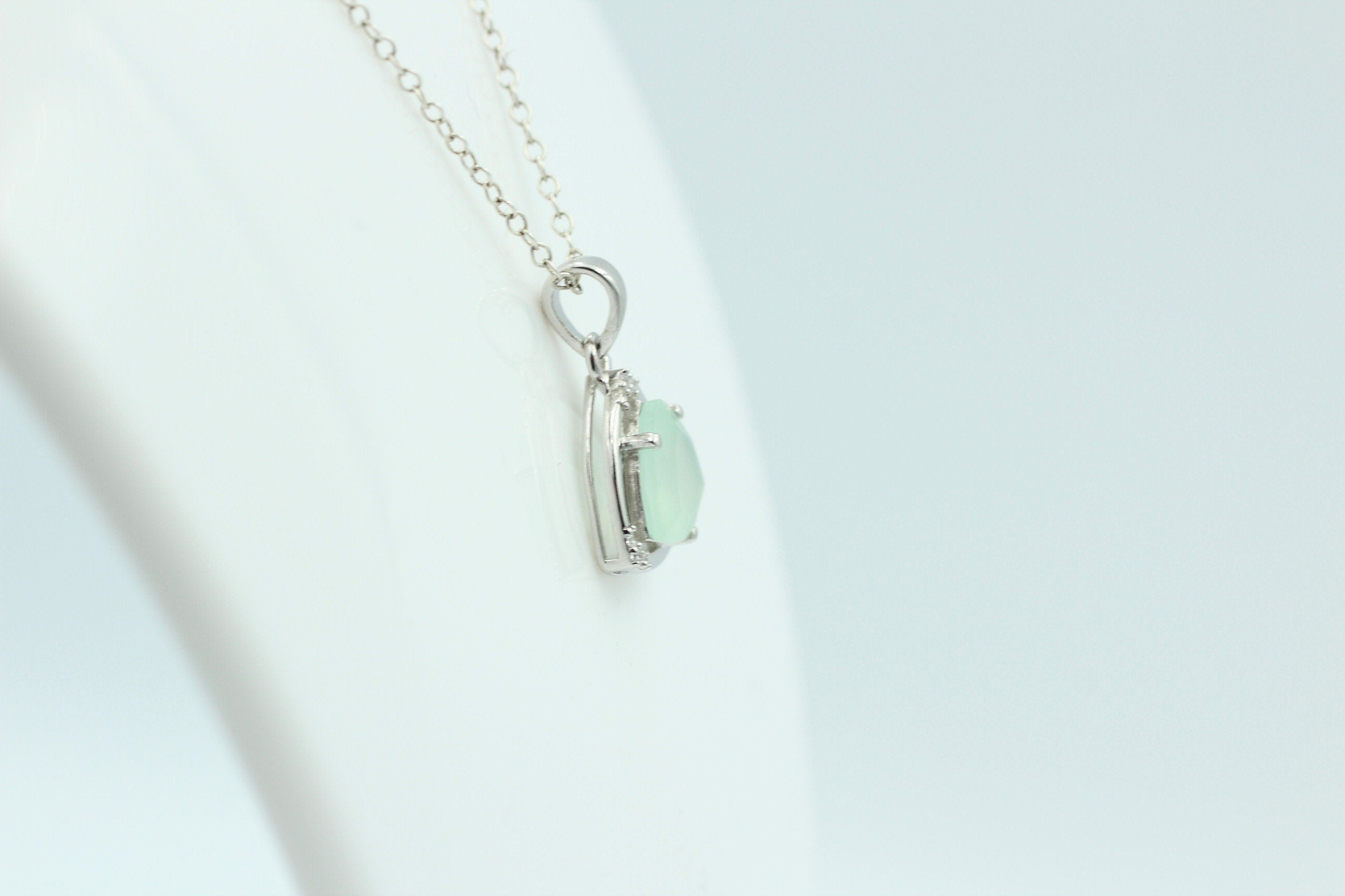 2,26 Carat Aqua Calcedon mit Zirkonia 925 Silber Kette Wassercalcedon Top