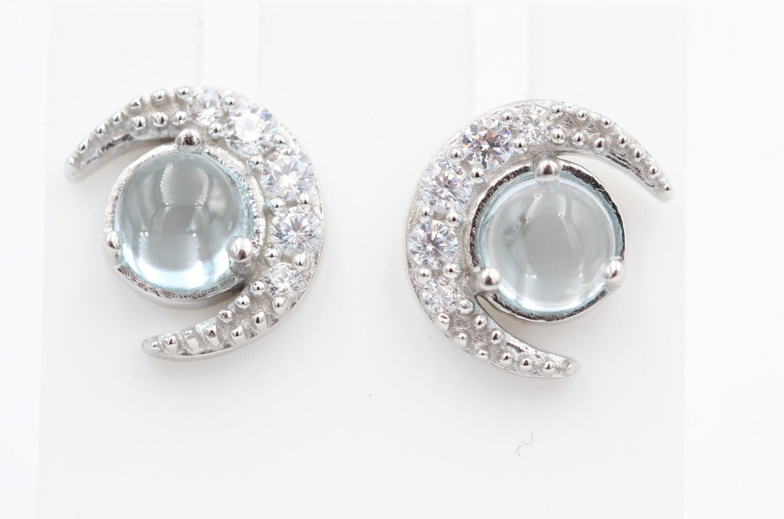 Edle 1,10 Carat Blautopas Mondohrstecker 925 Silber hellblauer Edelstein Top