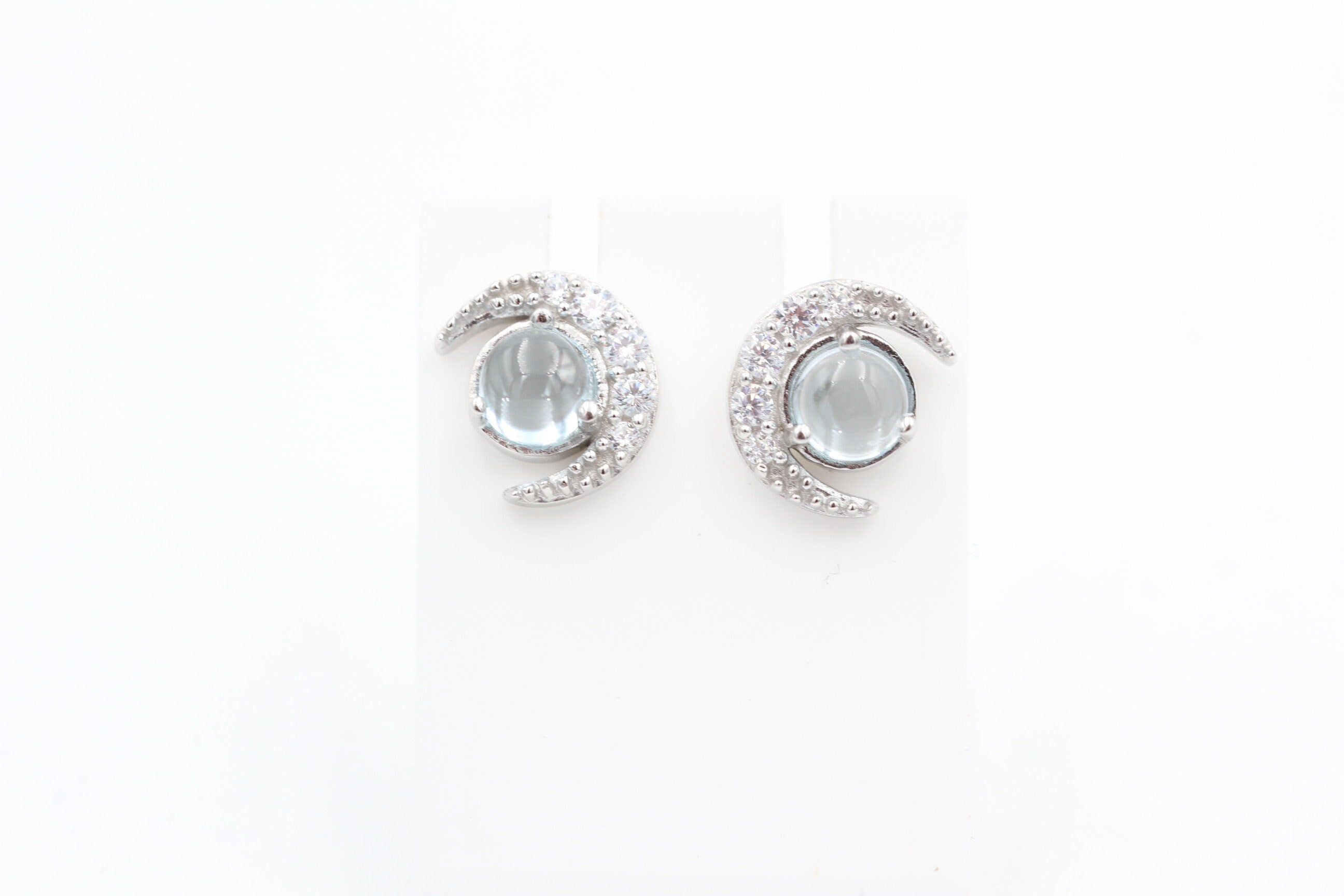 Edle 1,10 Carat Blautopas Mondohrstecker 925 Silber hellblauer Edelstein Top