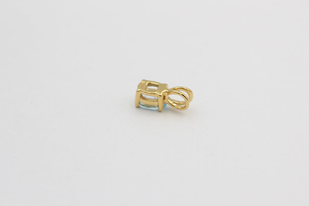 0,78 Carat leuchtender Blautopas Anhänger 925 Silber Collier Kette vergoldet