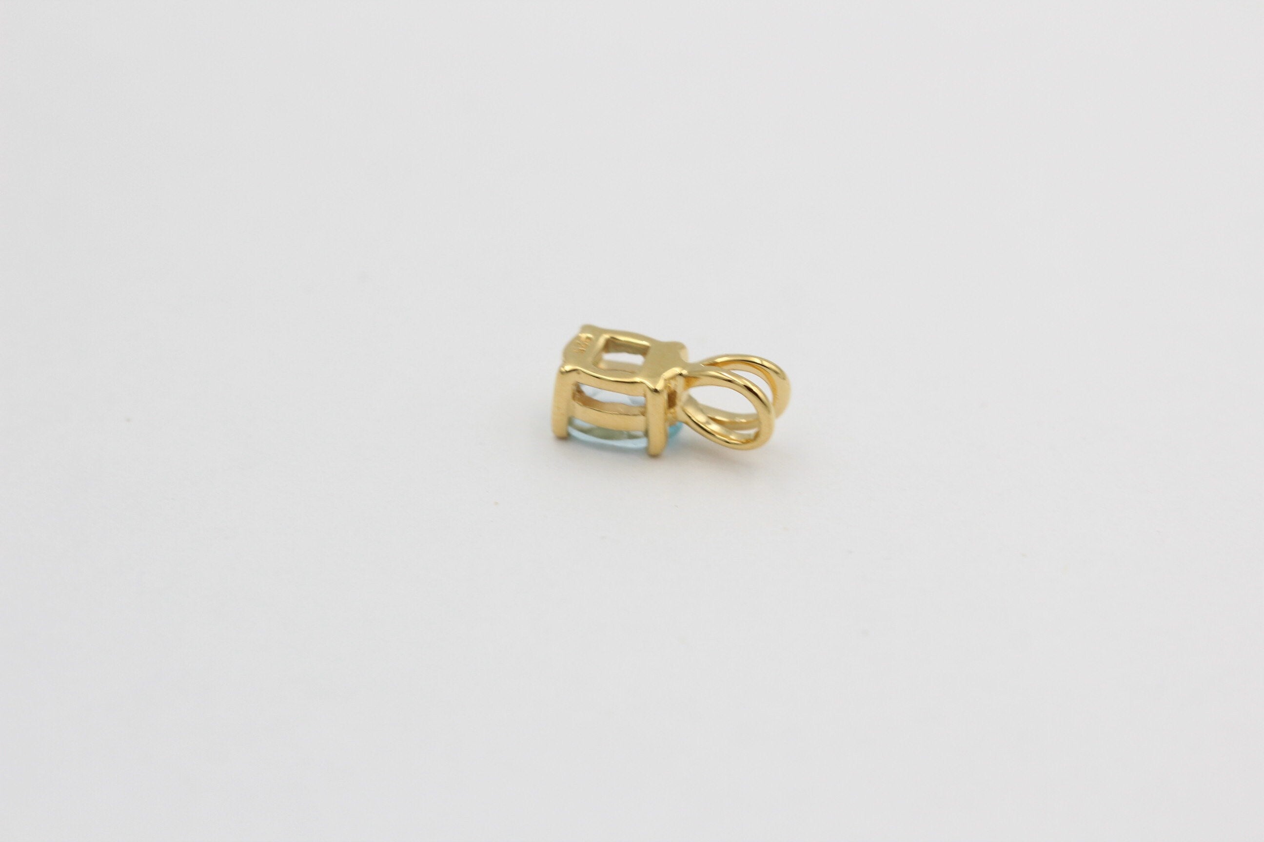 0,78 Carat leuchtender Blautopas Anhänger 925 Silber Collier Kette vergoldet