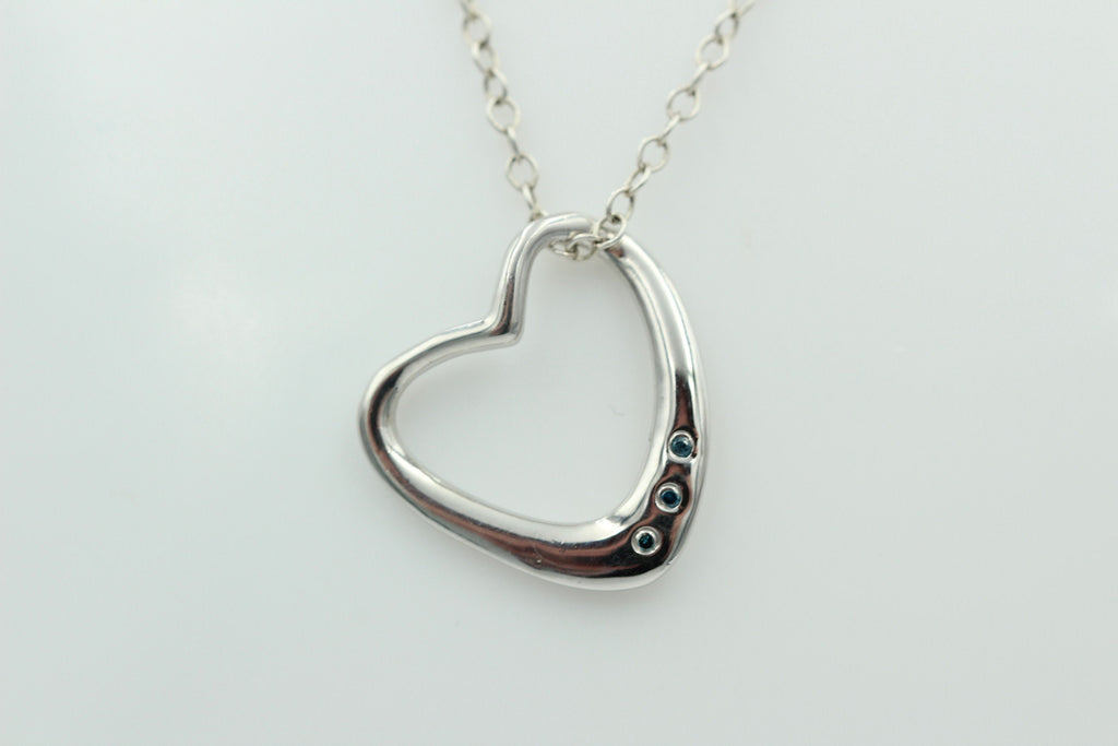 Edler 0,03 Carat blauer Diamant Herzanhänger 925 Silber Herz Collier Kette