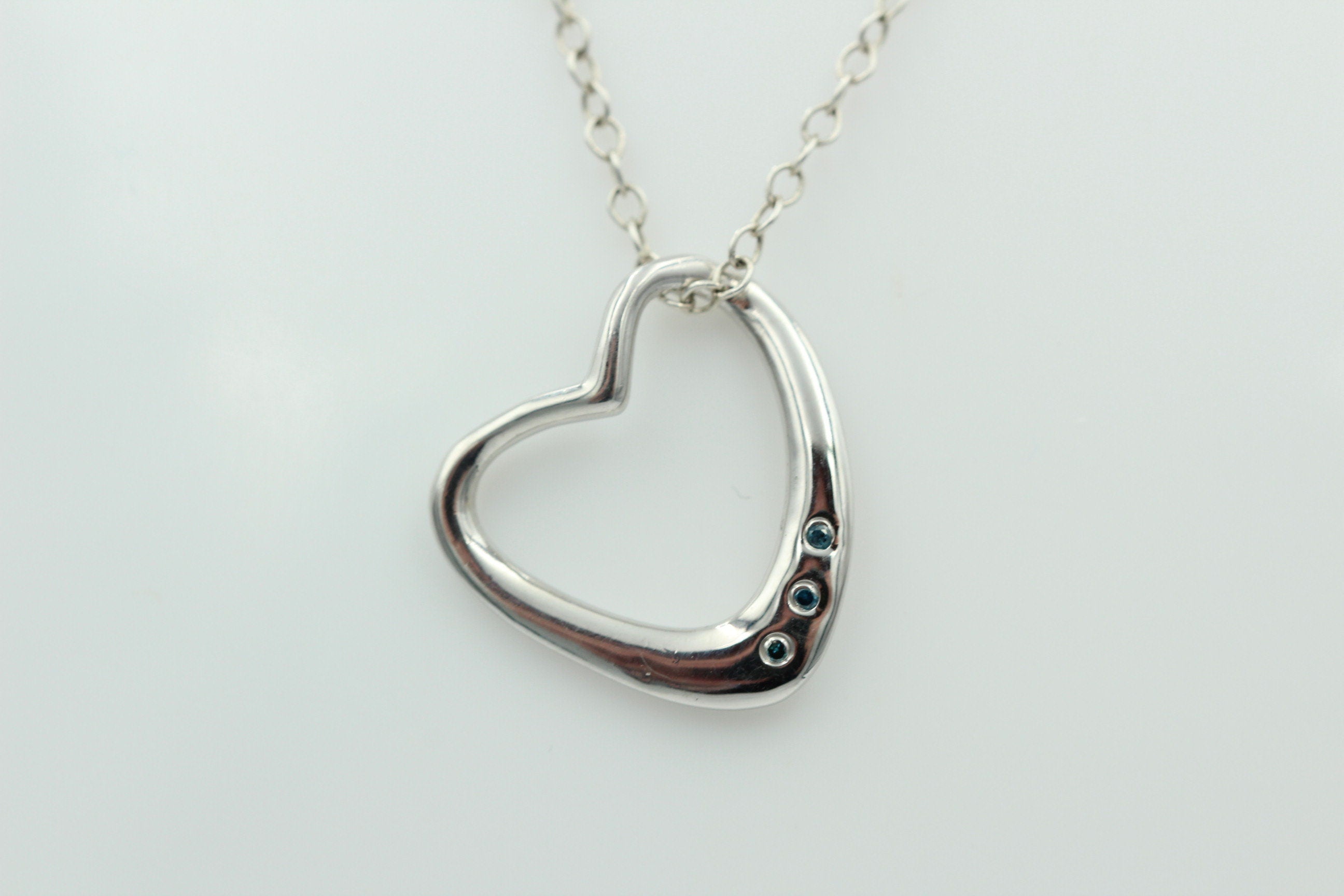Edler 0,03 Carat blauer Diamant Herzanhänger 925 Silber Herz Collier Kette