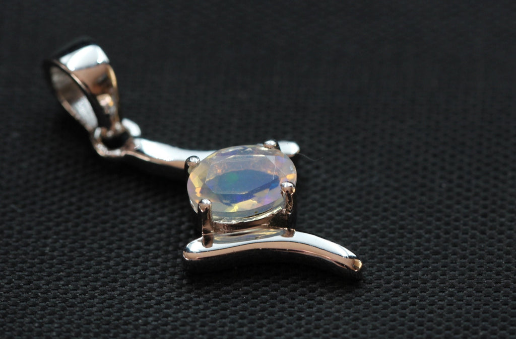 0,72 Carat Äthiopischer Opal Anhänger 925 Silber  Welo Opal Top