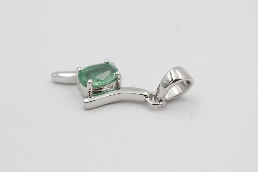 0,72 Carat mint Kyanit Anhänger 925  Silber  mintgrüner Kyanit seltener Edelstein