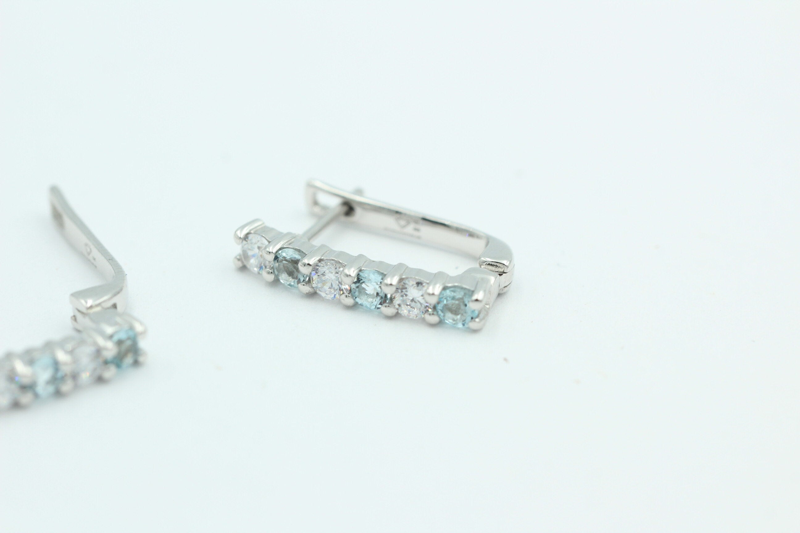 Edle 1,1 Carat Blautopas Ohrschmuck 925 Silber himmelblauer Topas mit Zirkonia