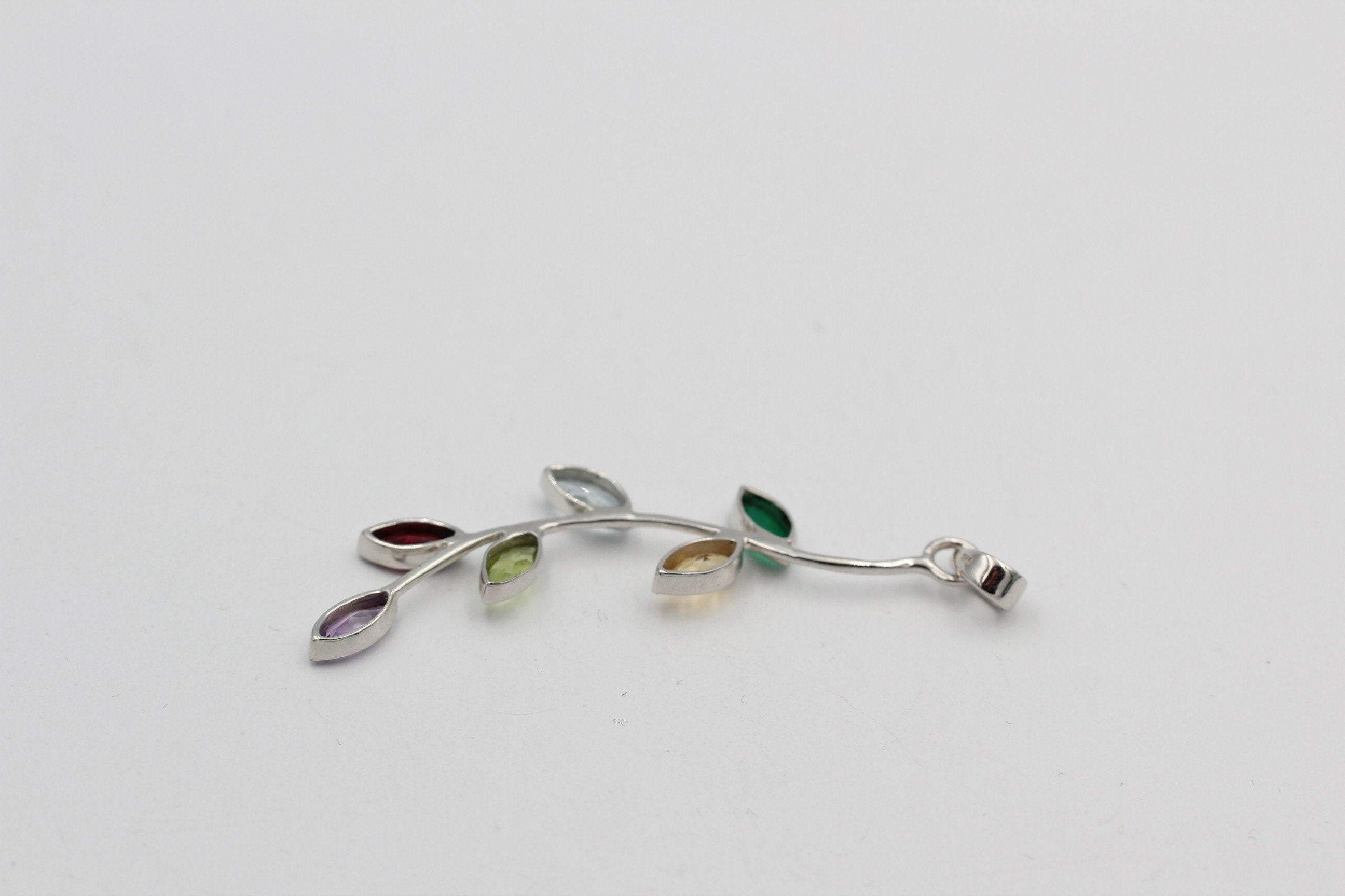 Edler 2,65 Carat Multi Edelstein Blatt Anhänger 925 Silber Collier Kette Top