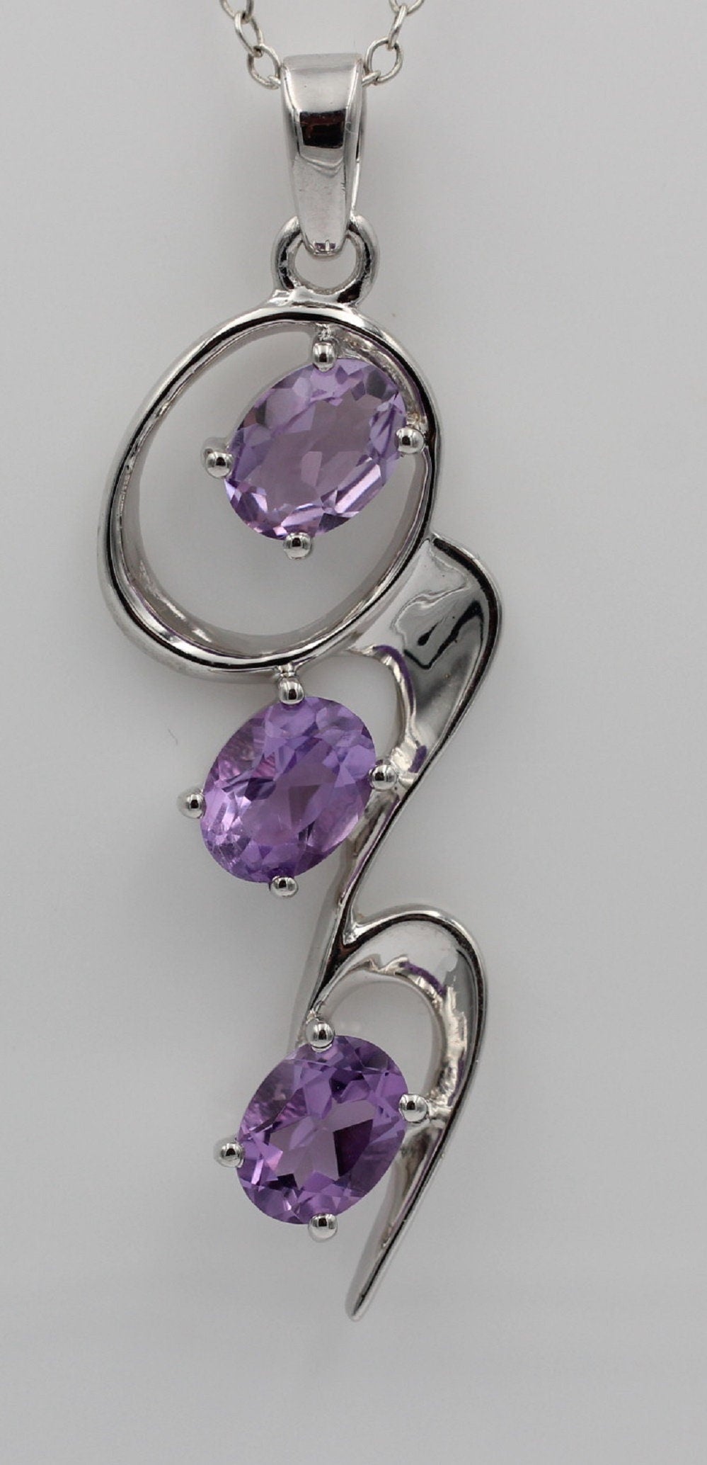 Edler 3,30 Carat stylischer Amethyst Anhänger 925 Silber violetter Edelstein Top