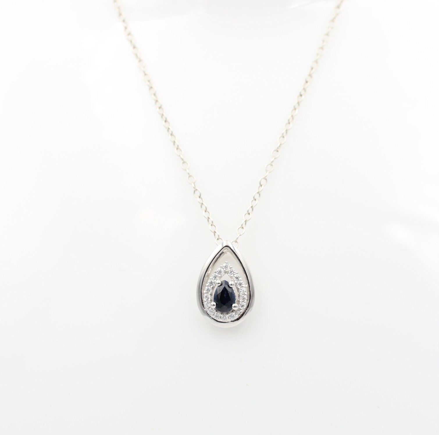 Edler 0,51 Carat schwarzer Saphir Anhänger 925 Silber Collier Kette Saphir