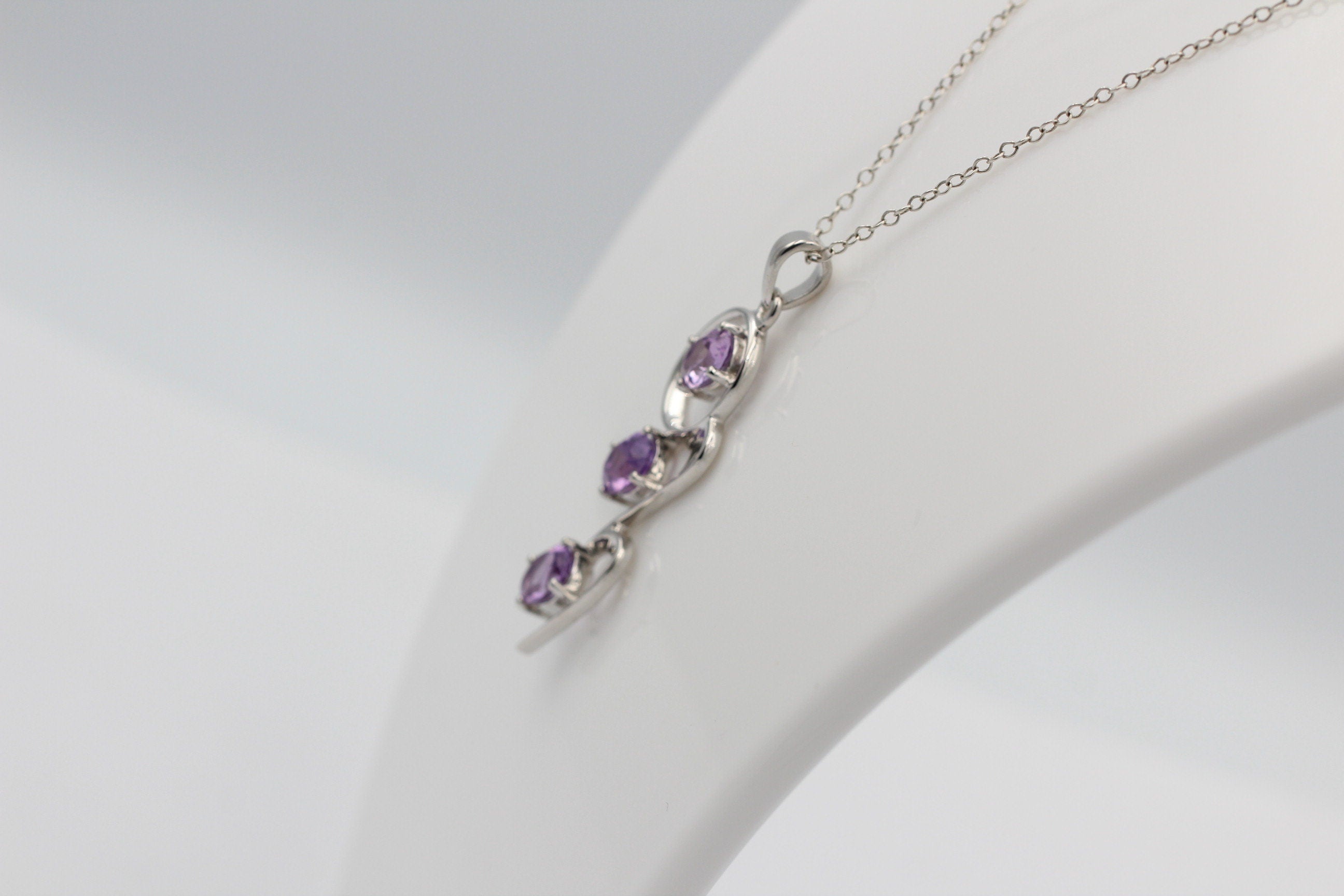 Edler 3,30 Carat stylischer Amethyst Anhänger 925 Silber violetter Edelstein Top