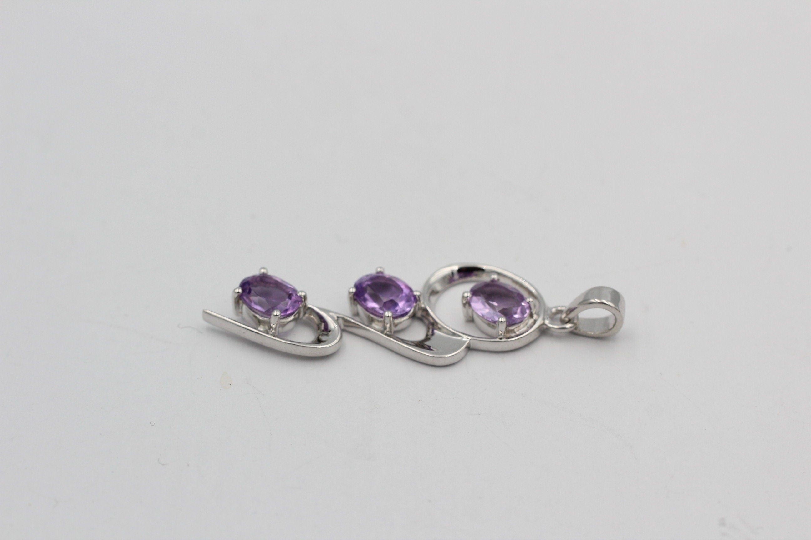 Edler 3,30 Carat stylischer Amethyst Anhänger 925 Silber violetter Edelstein Top