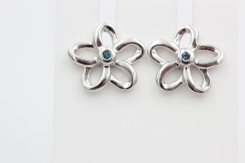 0,02 Carat blauer Diamant Blumen Ohrstecker 925 Silber I2-I3 Top Edel