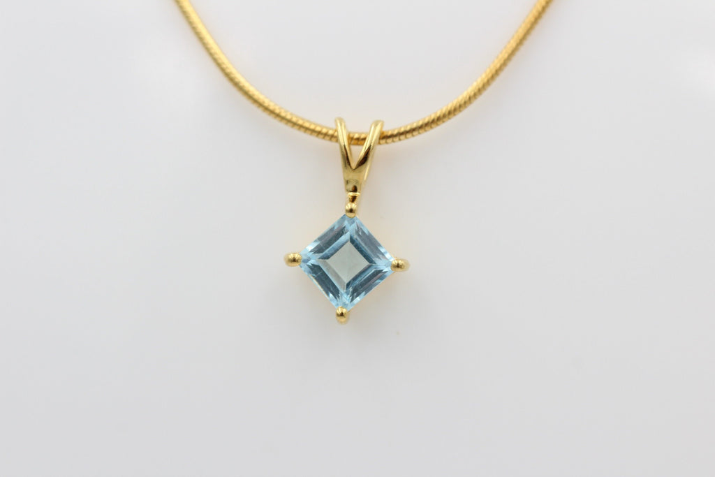1,04 Carat leuchtender Blautopas Anhänger 925 Silber Collier Kette vergoldet