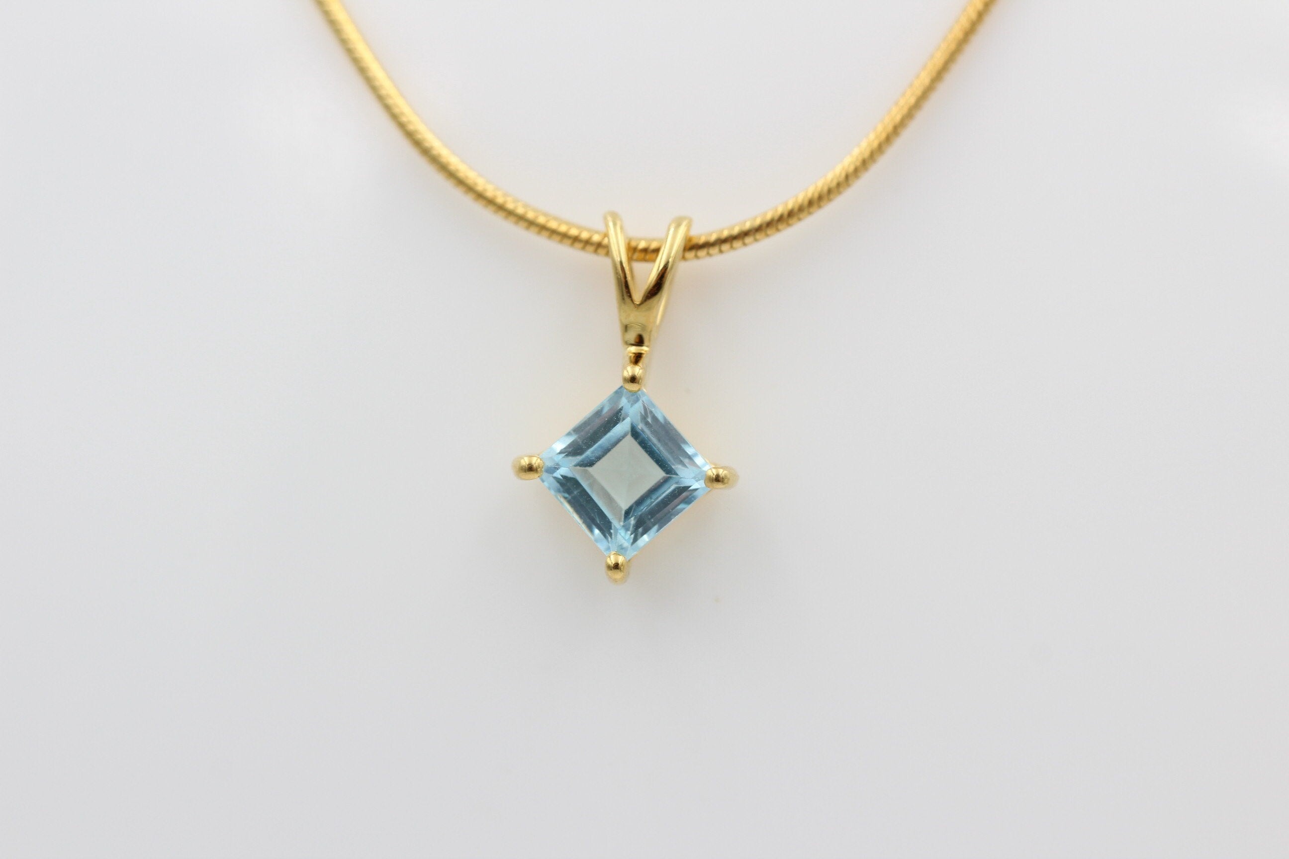 1,04 Carat leuchtender Blautopas Anhänger 925 Silber Collier Kette vergoldet
