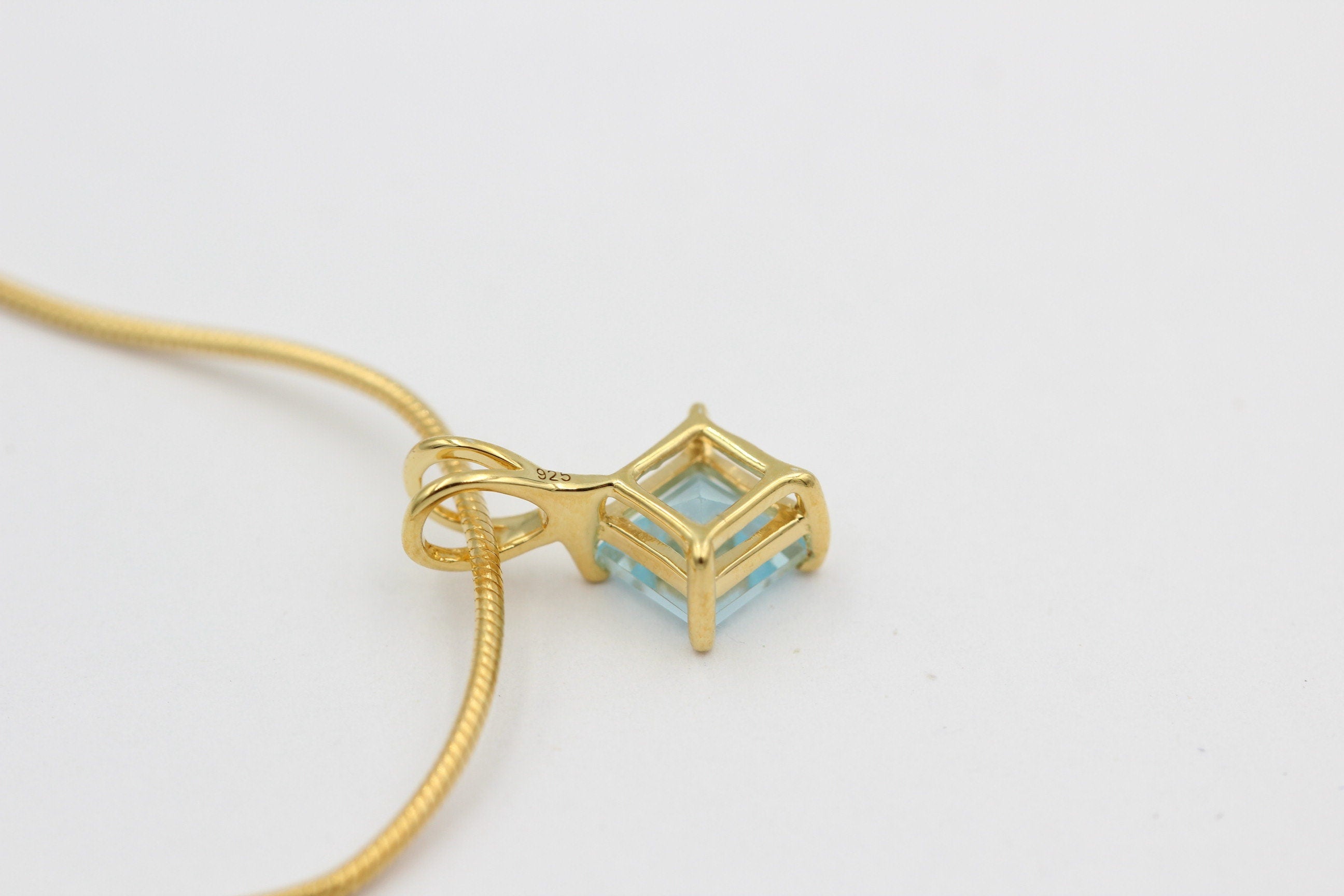 1,04 Carat leuchtender Blautopas Anhänger 925 Silber Collier Kette vergoldet