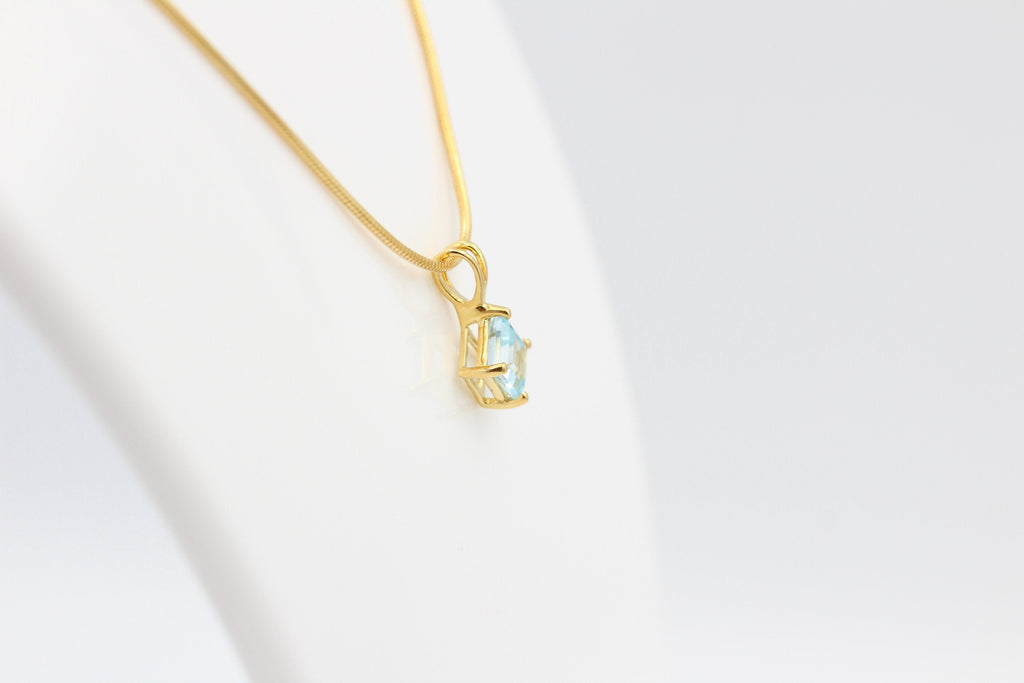 1,04 Carat leuchtender Blautopas Anhänger 925 Silber Collier Kette vergoldet