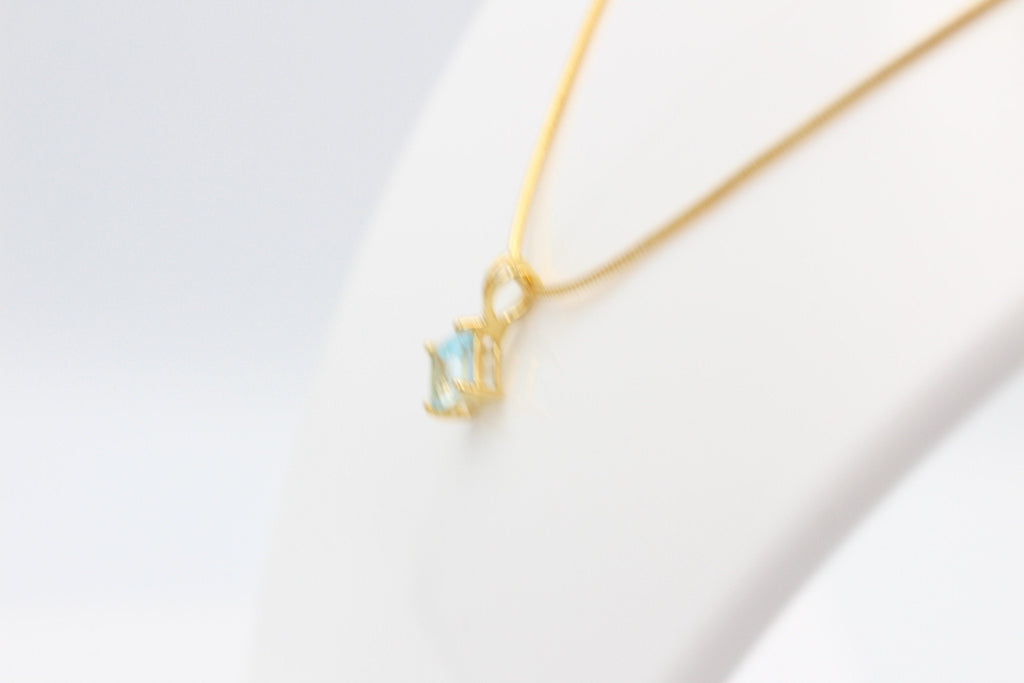 1,04 Carat leuchtender Blautopas Anhänger 925 Silber Collier Kette vergoldet