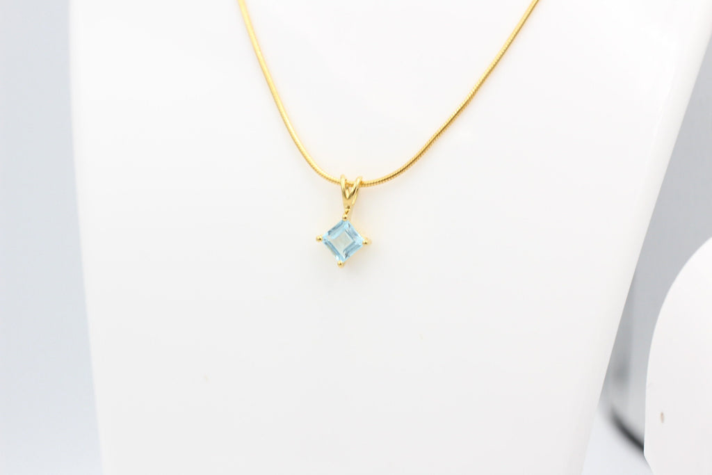 1,04 Carat leuchtender Blautopas Anhänger 925 Silber Collier Kette vergoldet