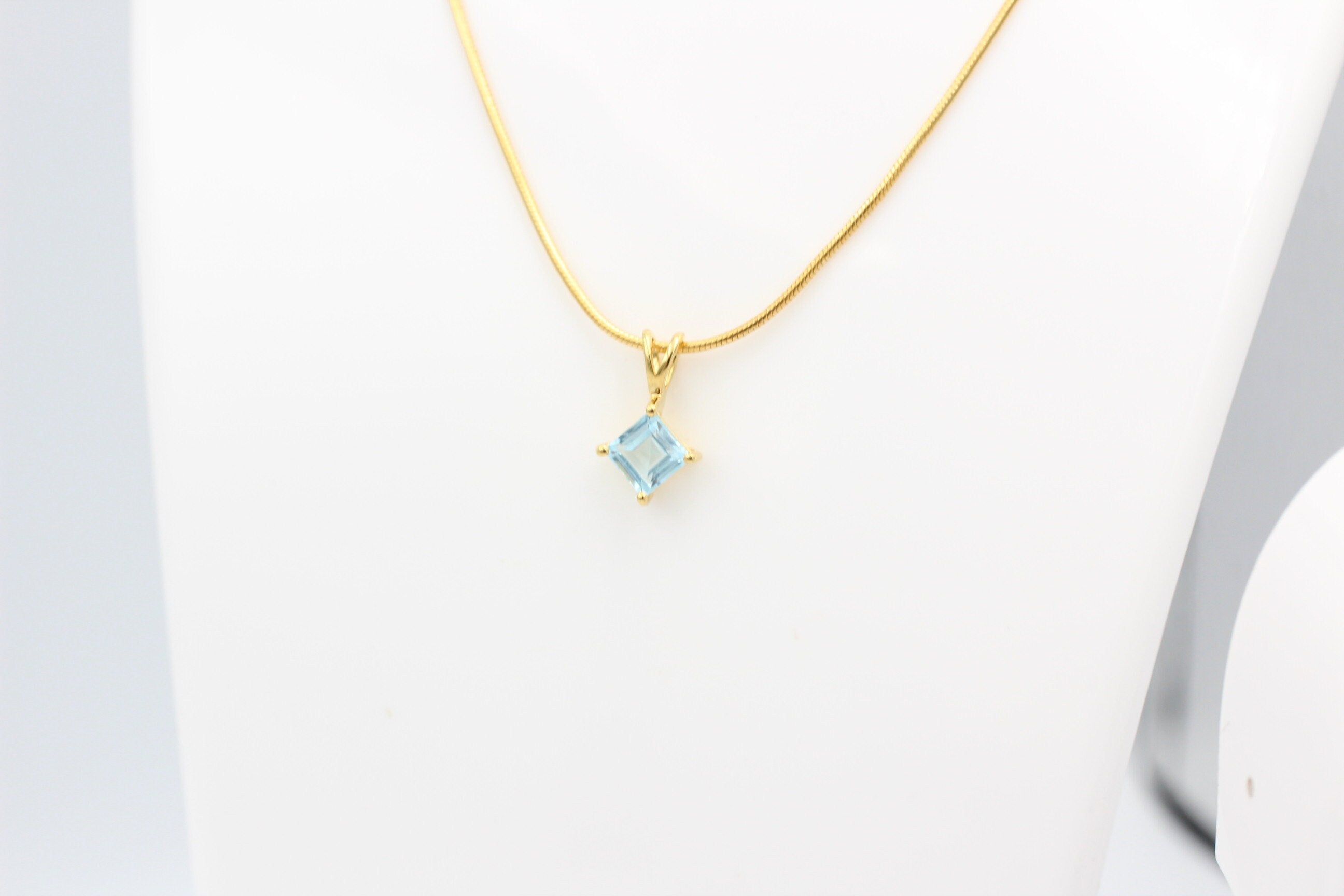 1,04 Carat leuchtender Blautopas Anhänger 925 Silber Collier Kette vergoldet