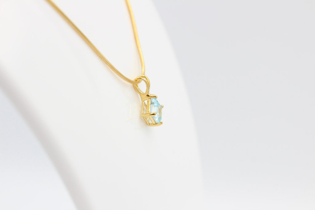 1,04 Carat leuchtender Blautopas Anhänger 925 Silber Collier Kette vergoldet