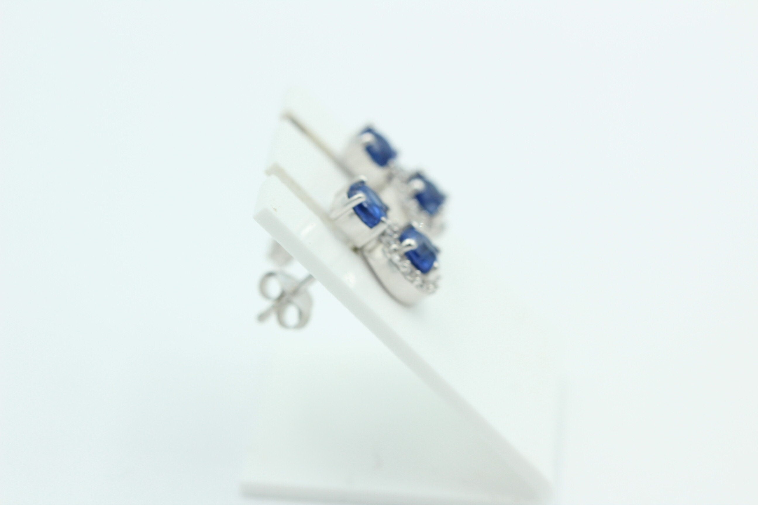 edler 2,05 Carat blauer Kyanit Ohrstecker 925 Silber mit Zirkonia Top Edel