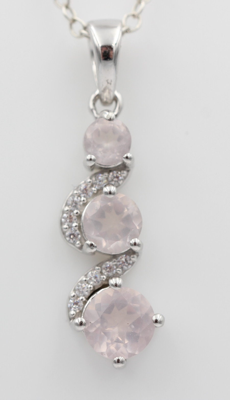 1,9 Carat edler Rosenquarz Anhänger 925 Silber Collier Kette Akzentsteine Zirkonia