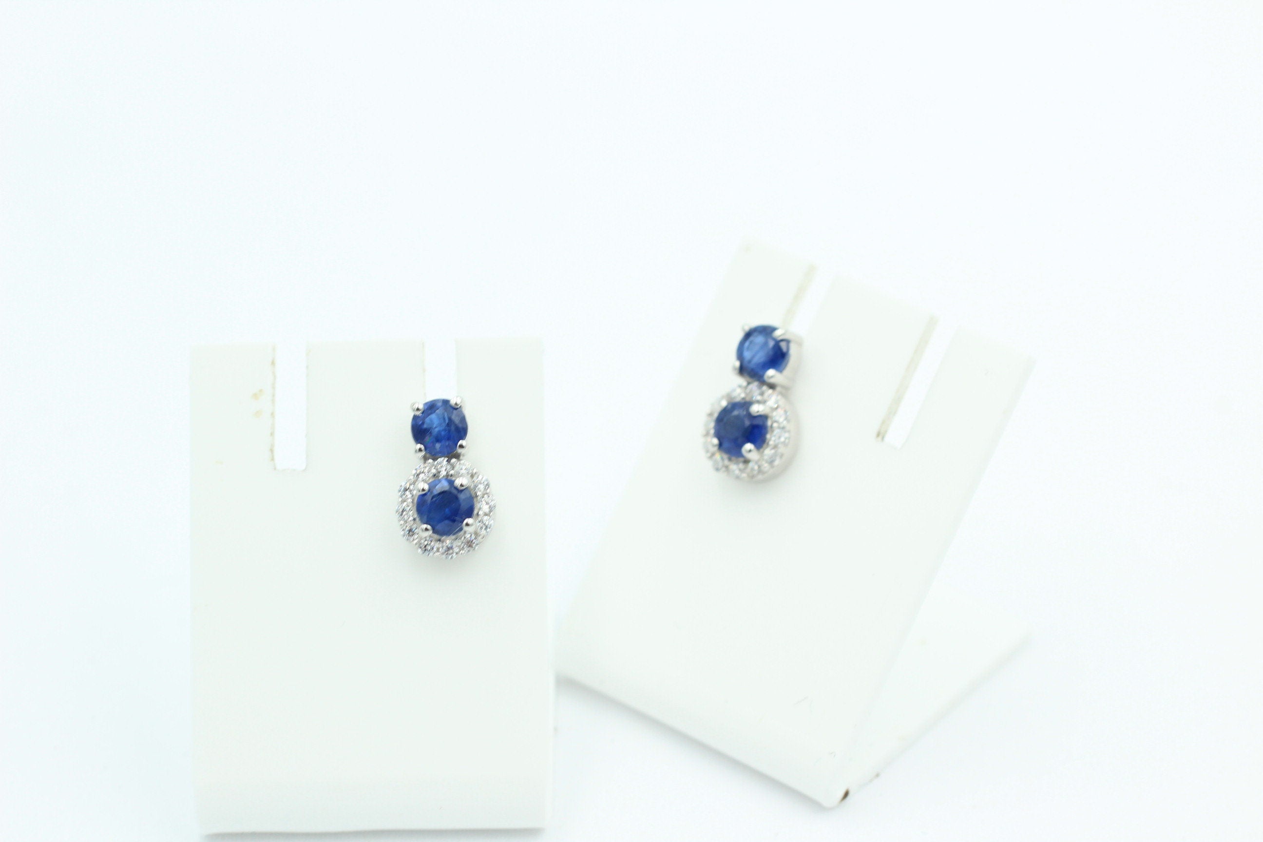 edler 2,05 Carat blauer Kyanit Ohrstecker 925 Silber mit Zirkonia Top Edel